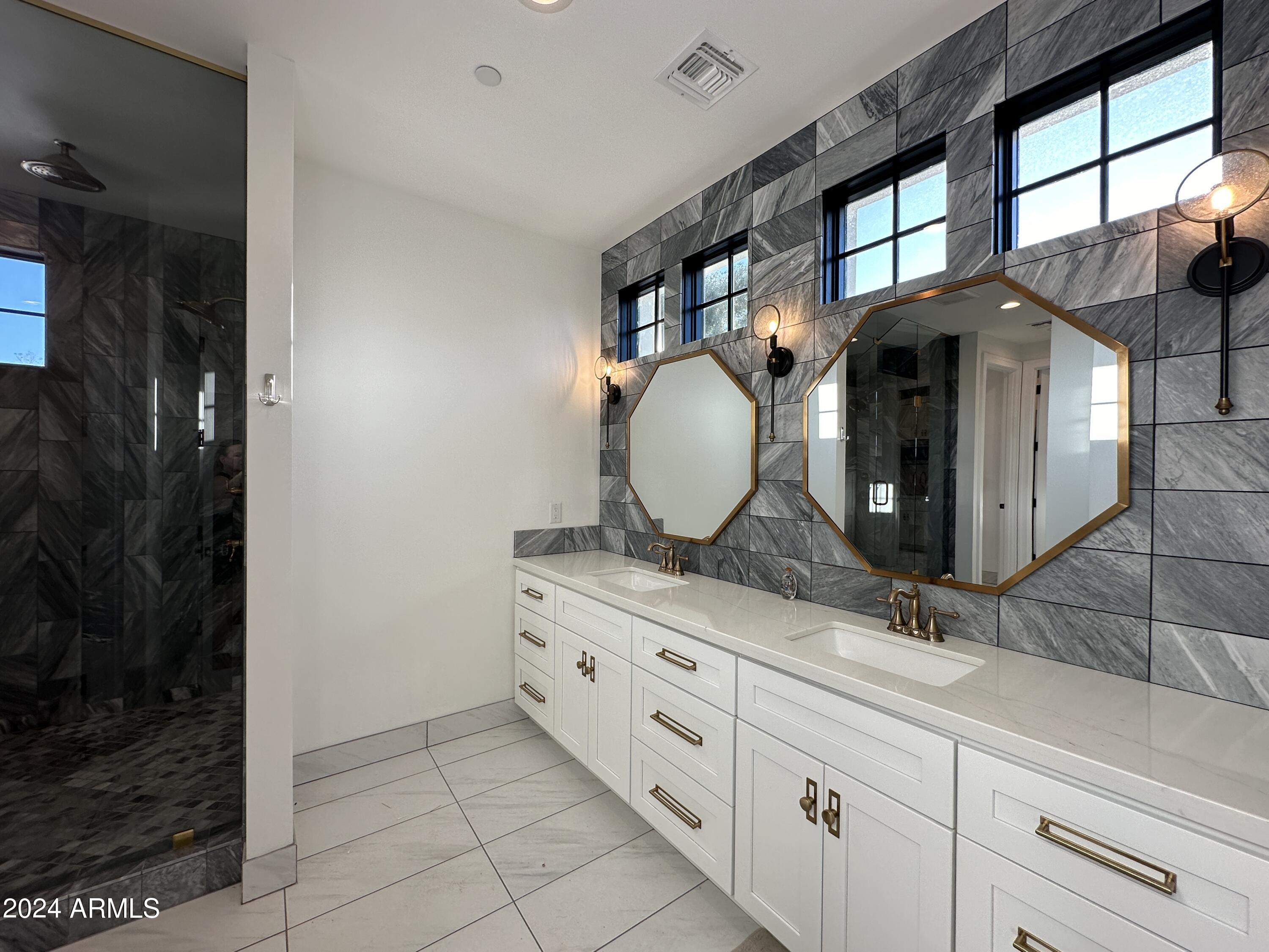 OAKHURST - Residential