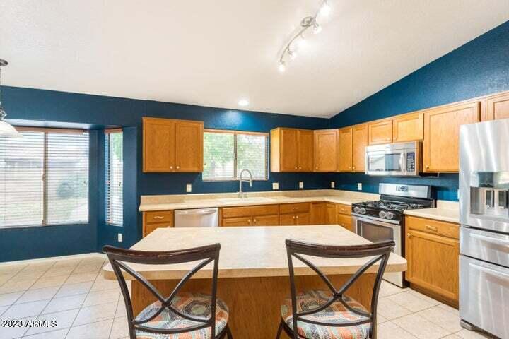CANYON DE FLORES PHASE 2B - Residential Lease