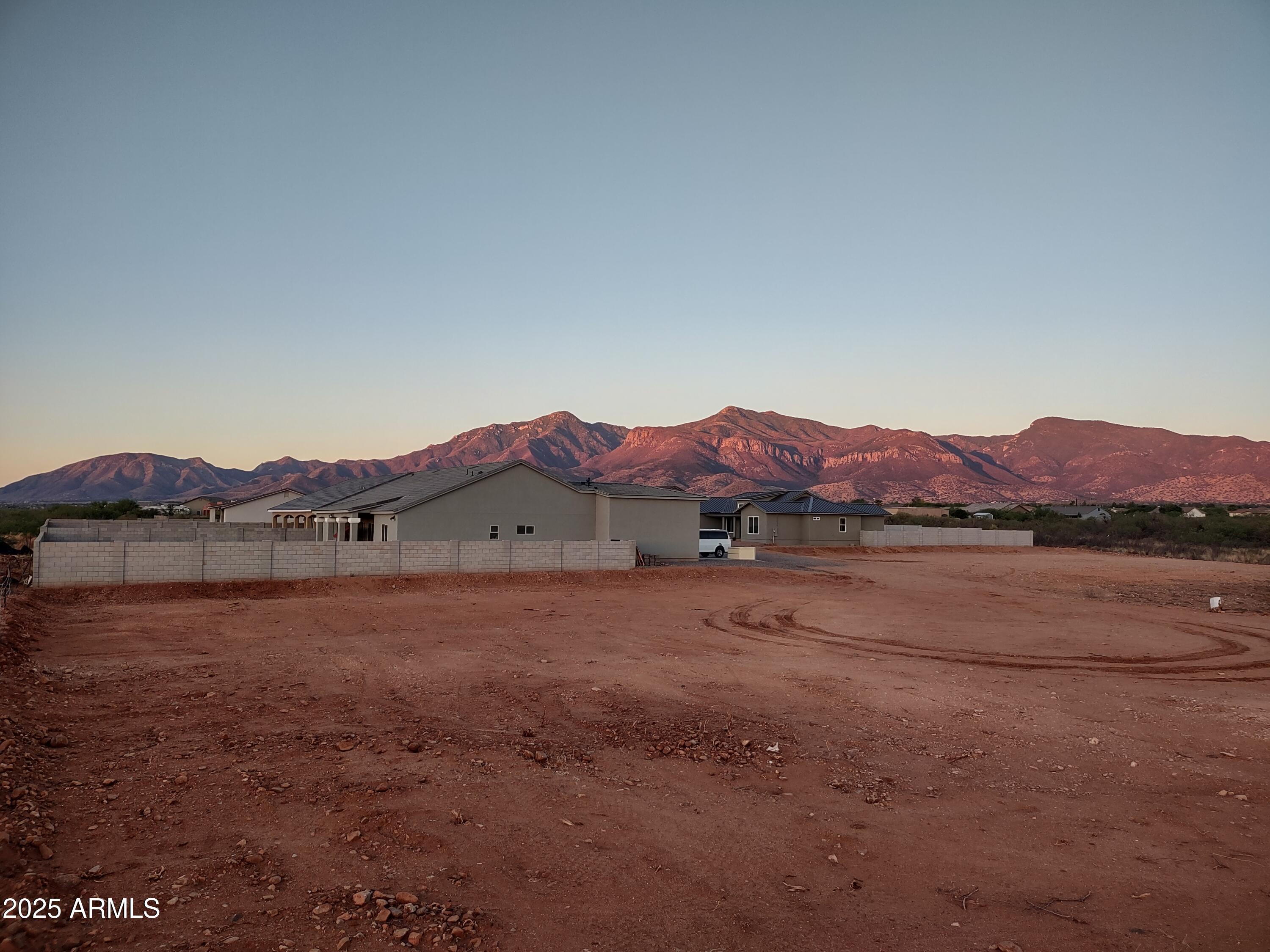 1.2 Acre lot located in the highly sought Sierra Reserve Subdivision. This lot offers amazing mountain views and is close to town amenities. Perfect to build your custom dream home. Take a look!!
This large parcel is at the end of S Lois Lane and is backed by ~8500 contiguous acres of state trust land
