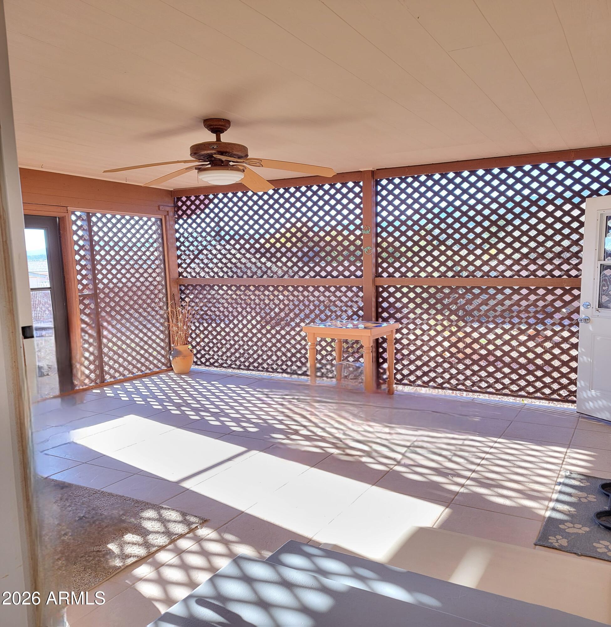 MINGUS SHADOWS UNIT 3 - Residential