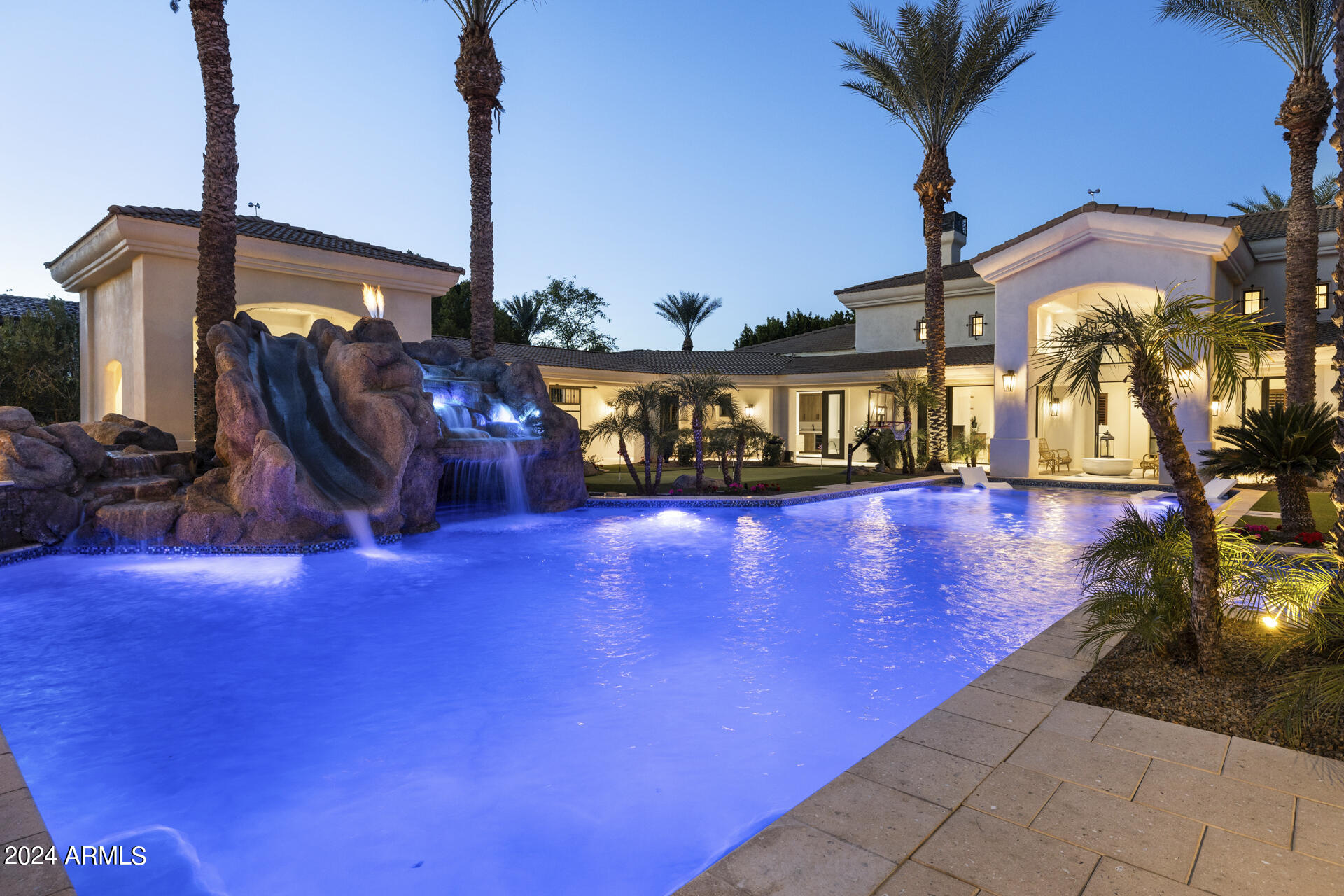 MIRAGE CROSSING - Residential