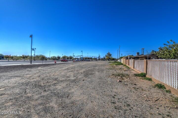 EL MIRAGE - Land