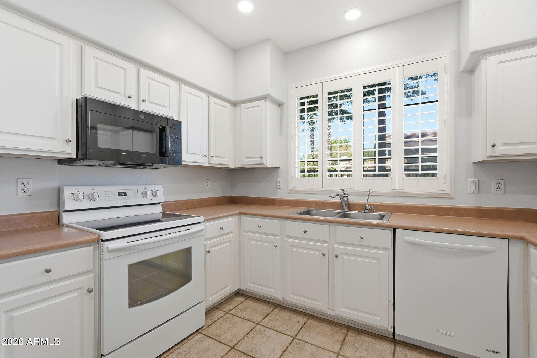 VINTAGE CONDOMINIUM - Residential