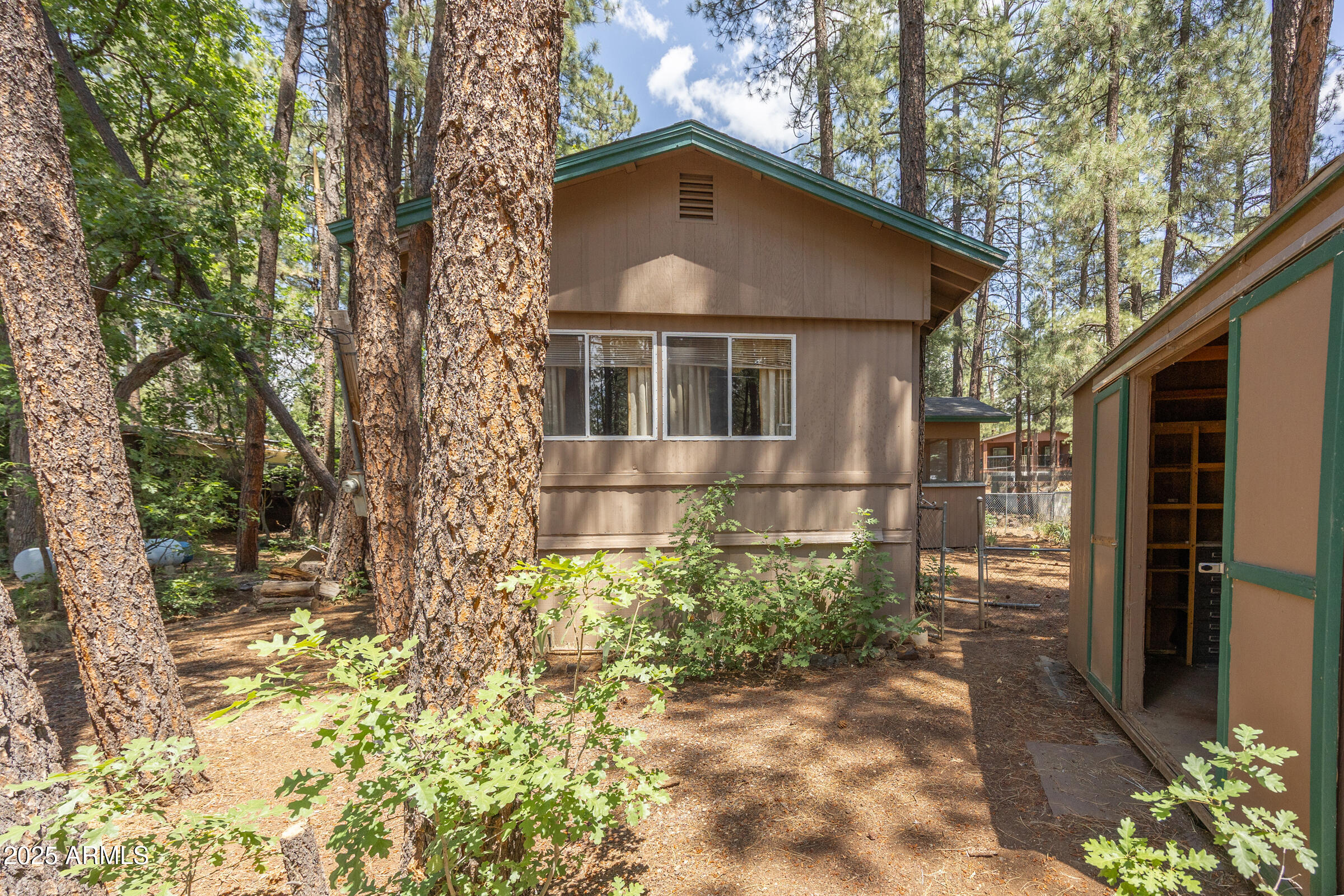 PINEWOOD 11A - Residential