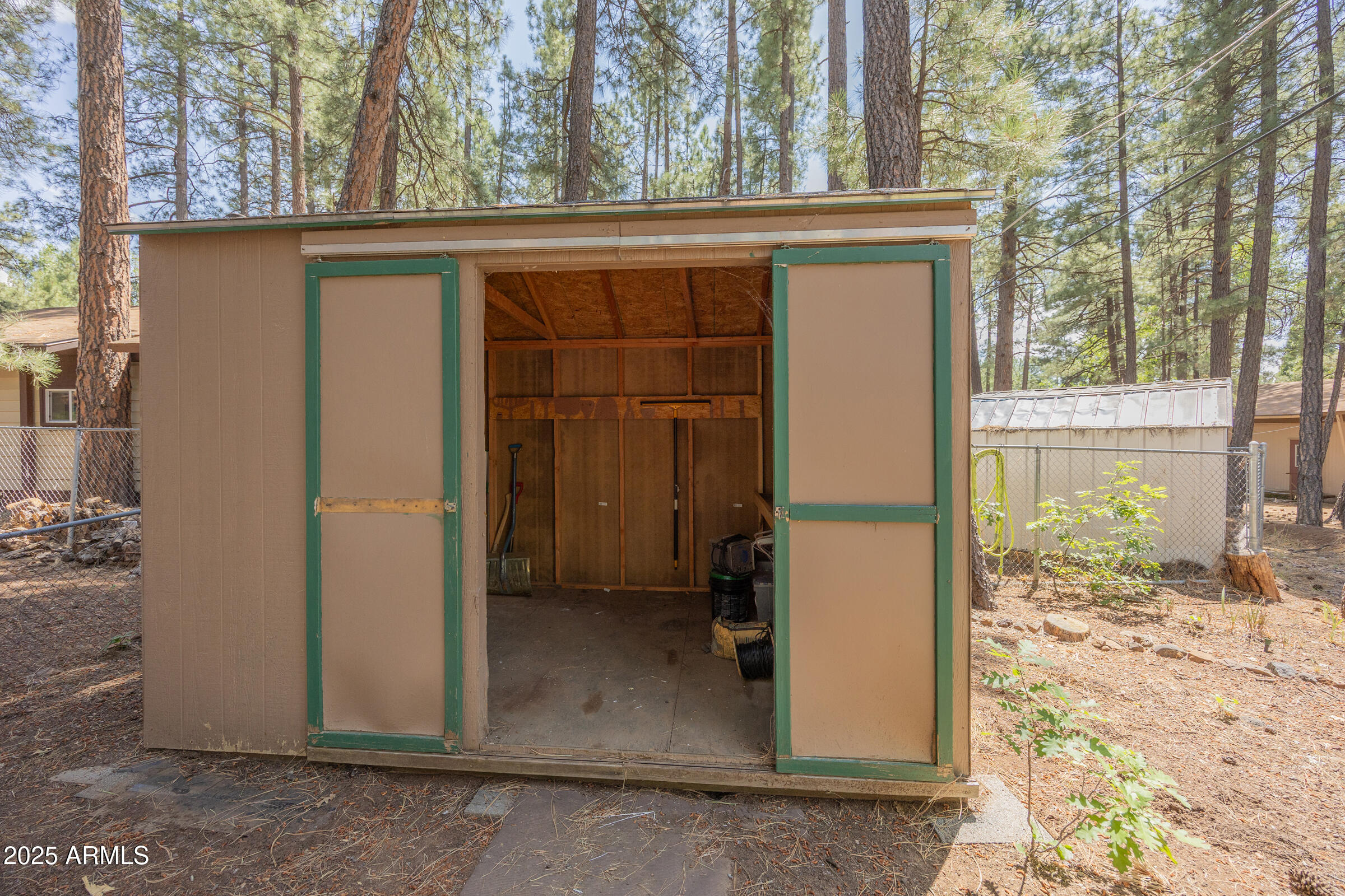 PINEWOOD 11A - Residential