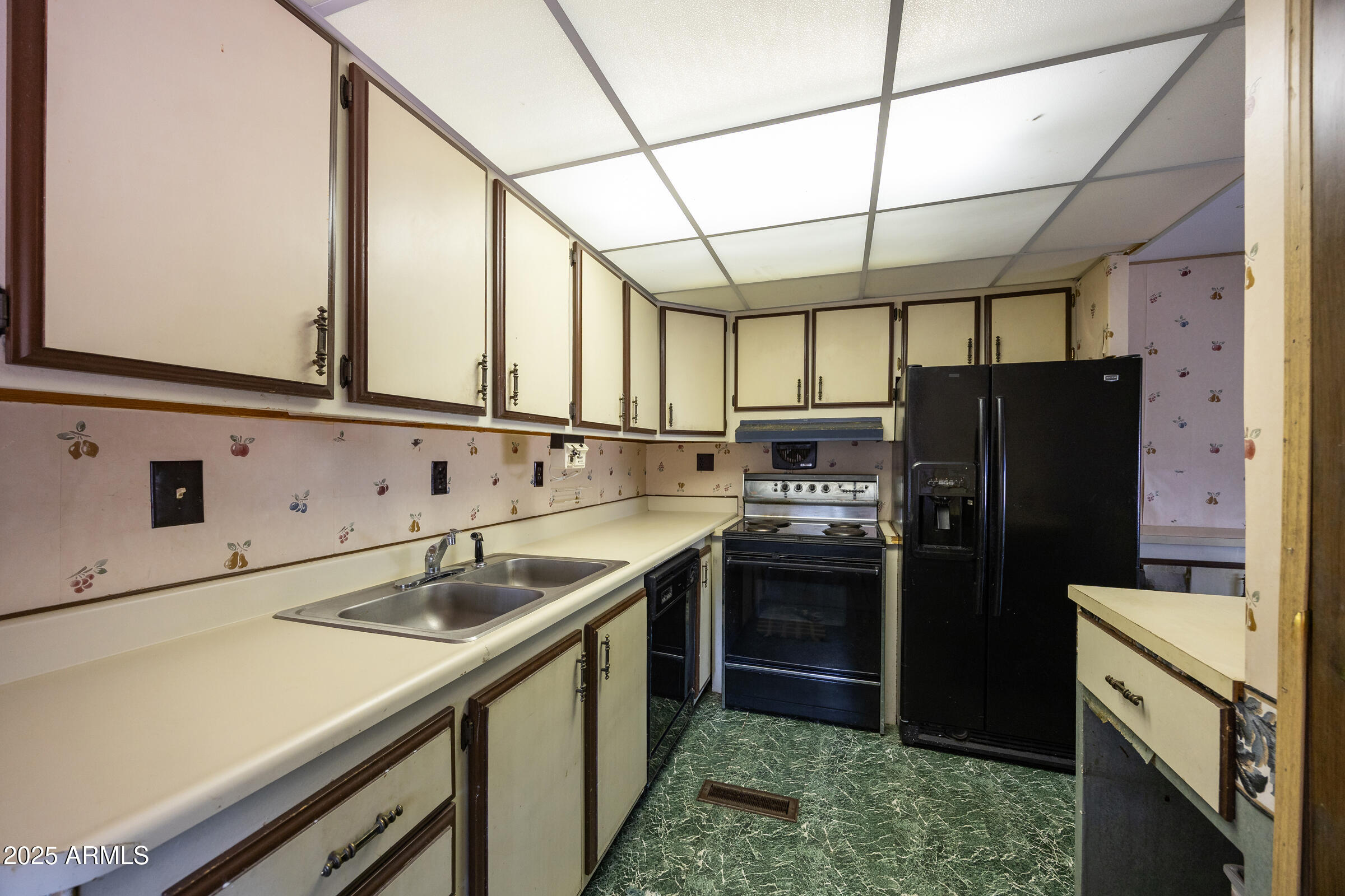 PINEWOOD 11A - Residential