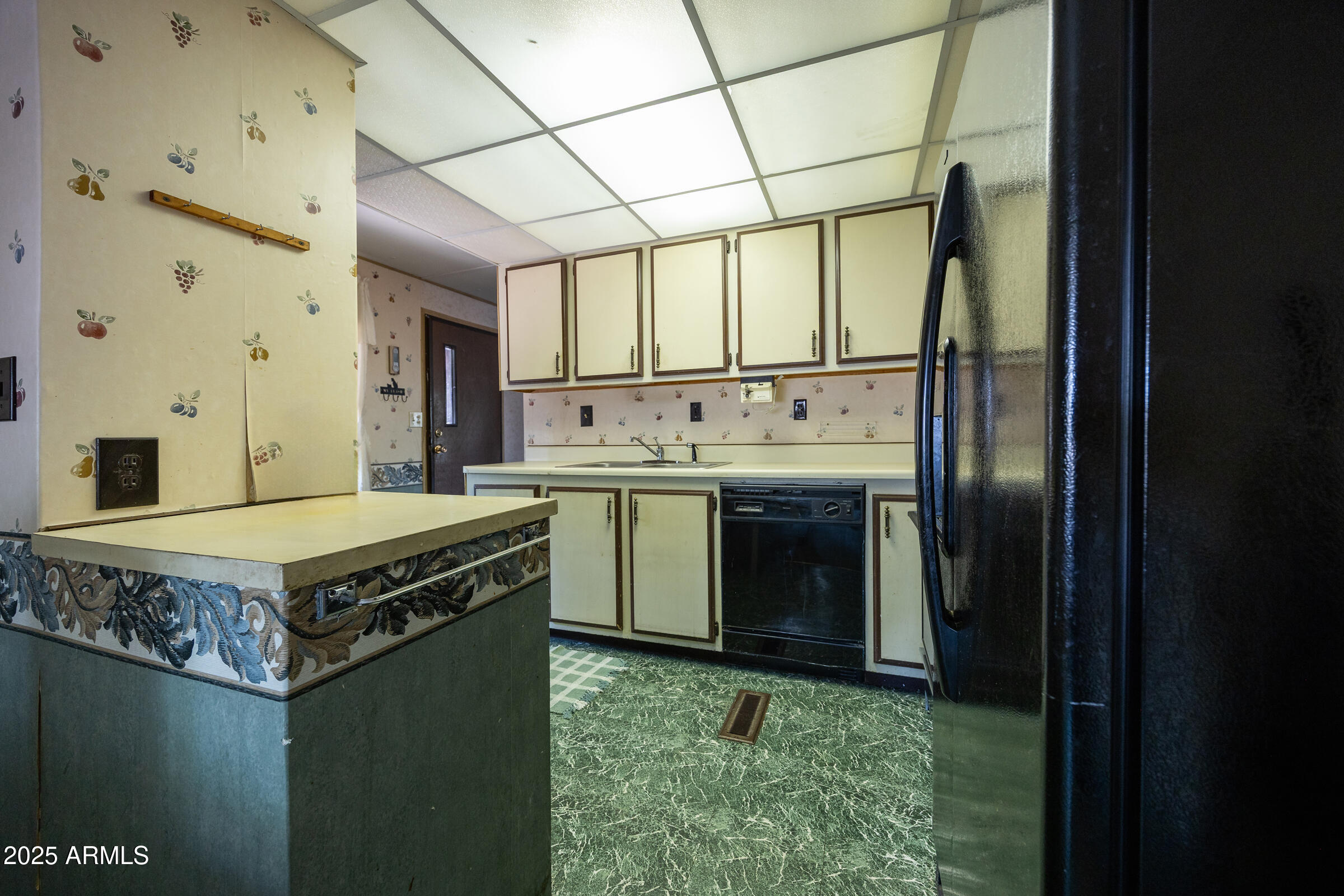 PINEWOOD 11A - Residential