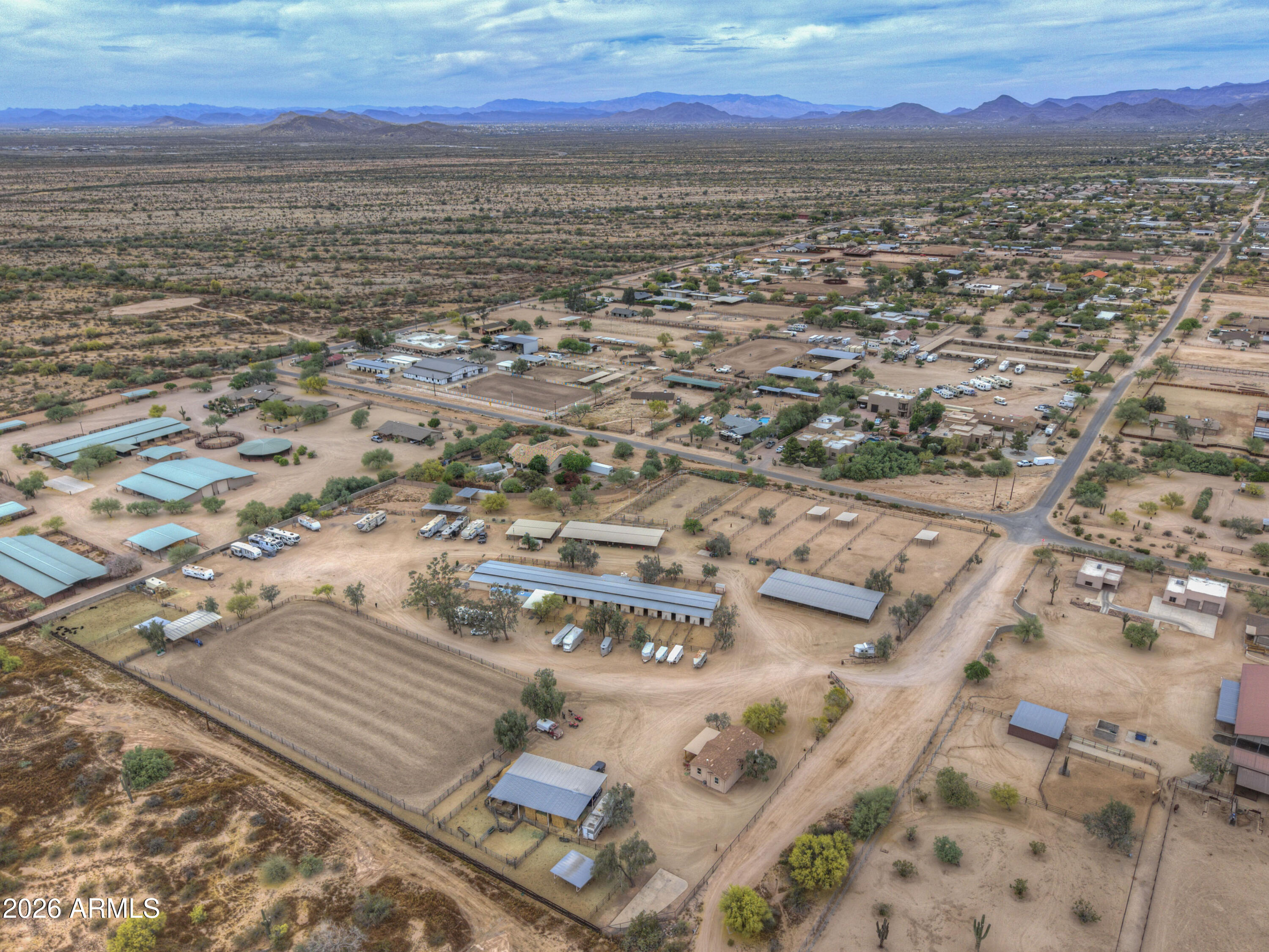 Ag zoned Horse Ranch for ropers. - Residential