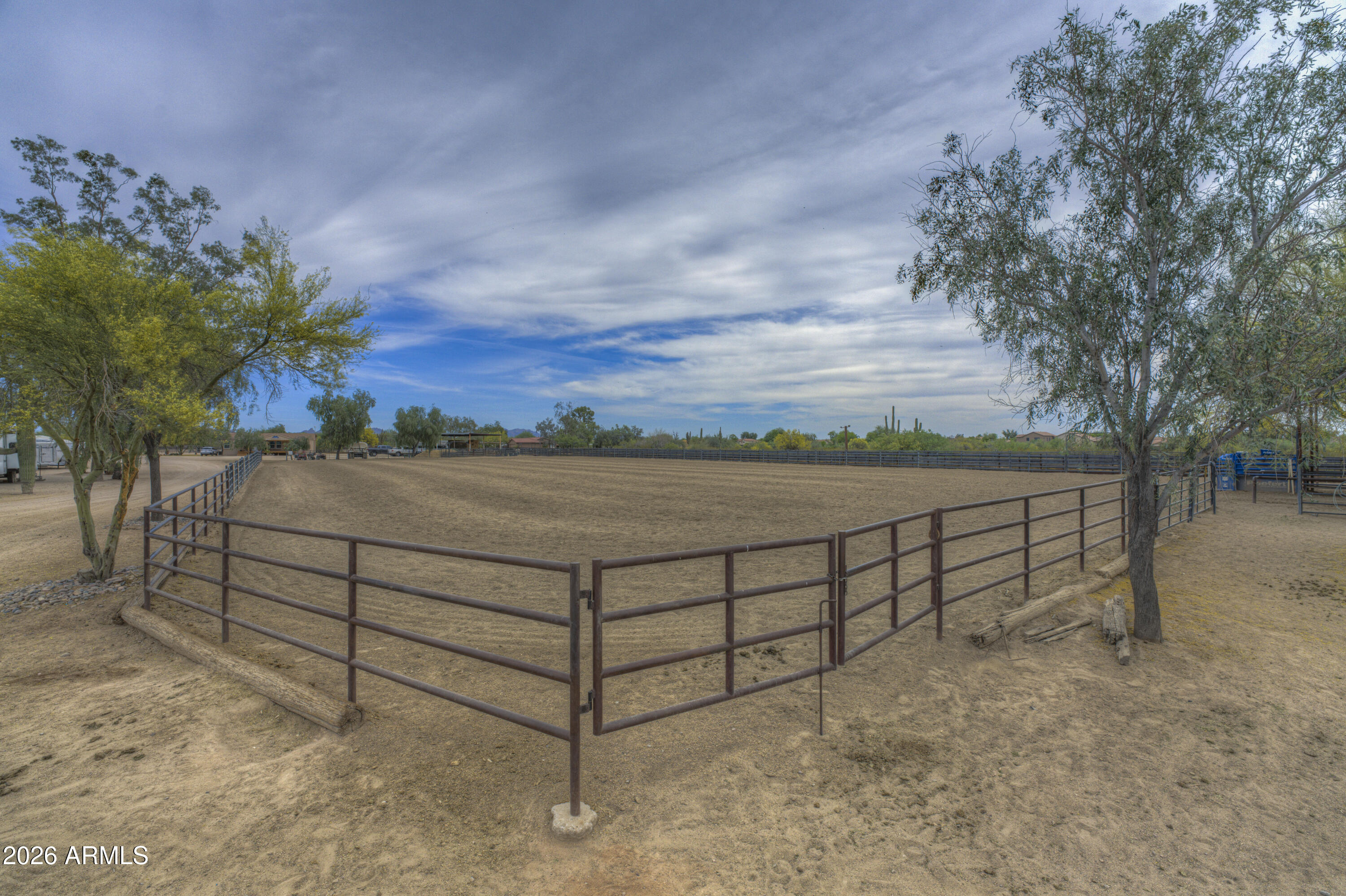 Ag zoned Horse Ranch for ropers. - Residential