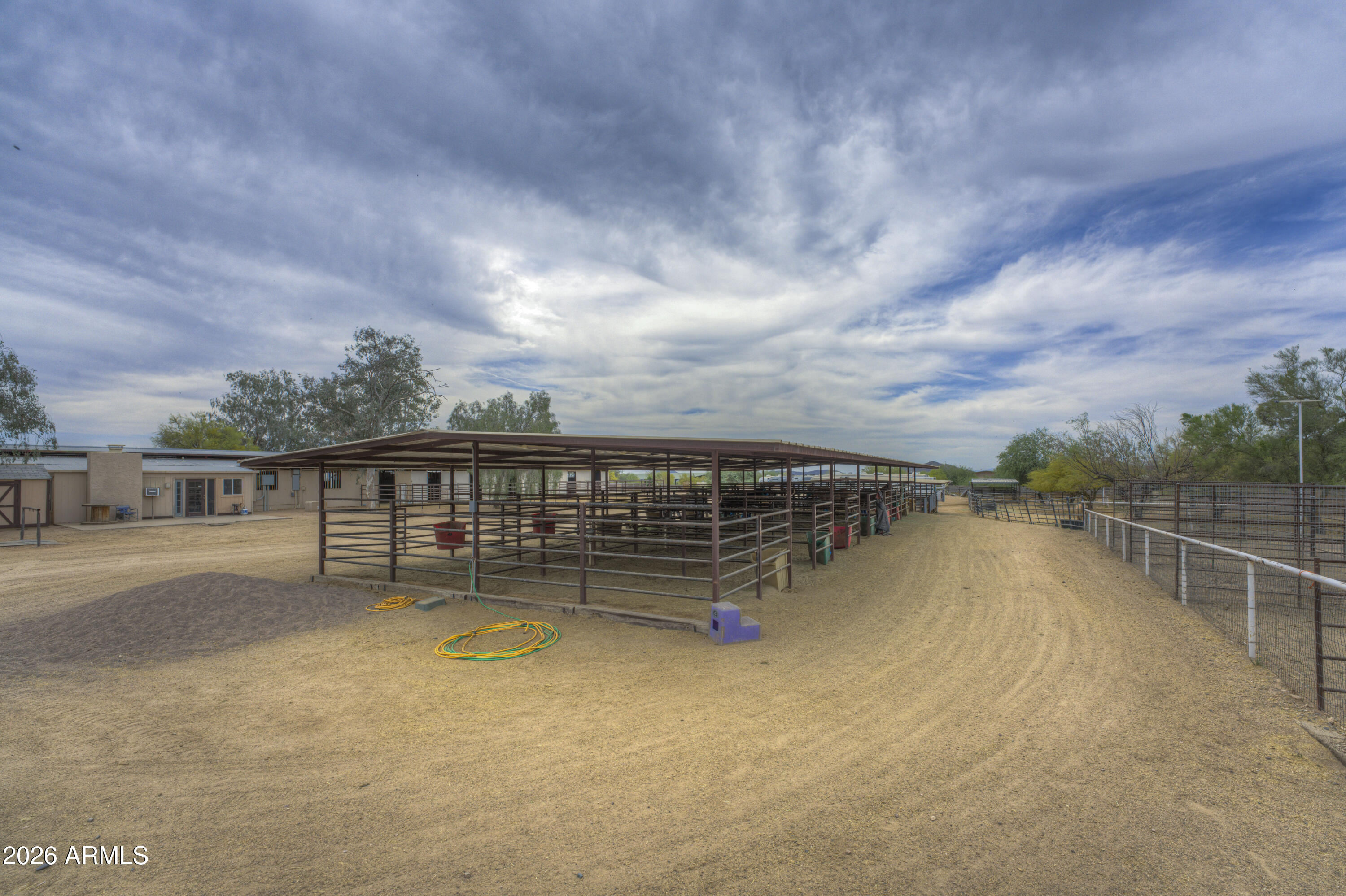 Ag zoned Horse Ranch for ropers. - Residential