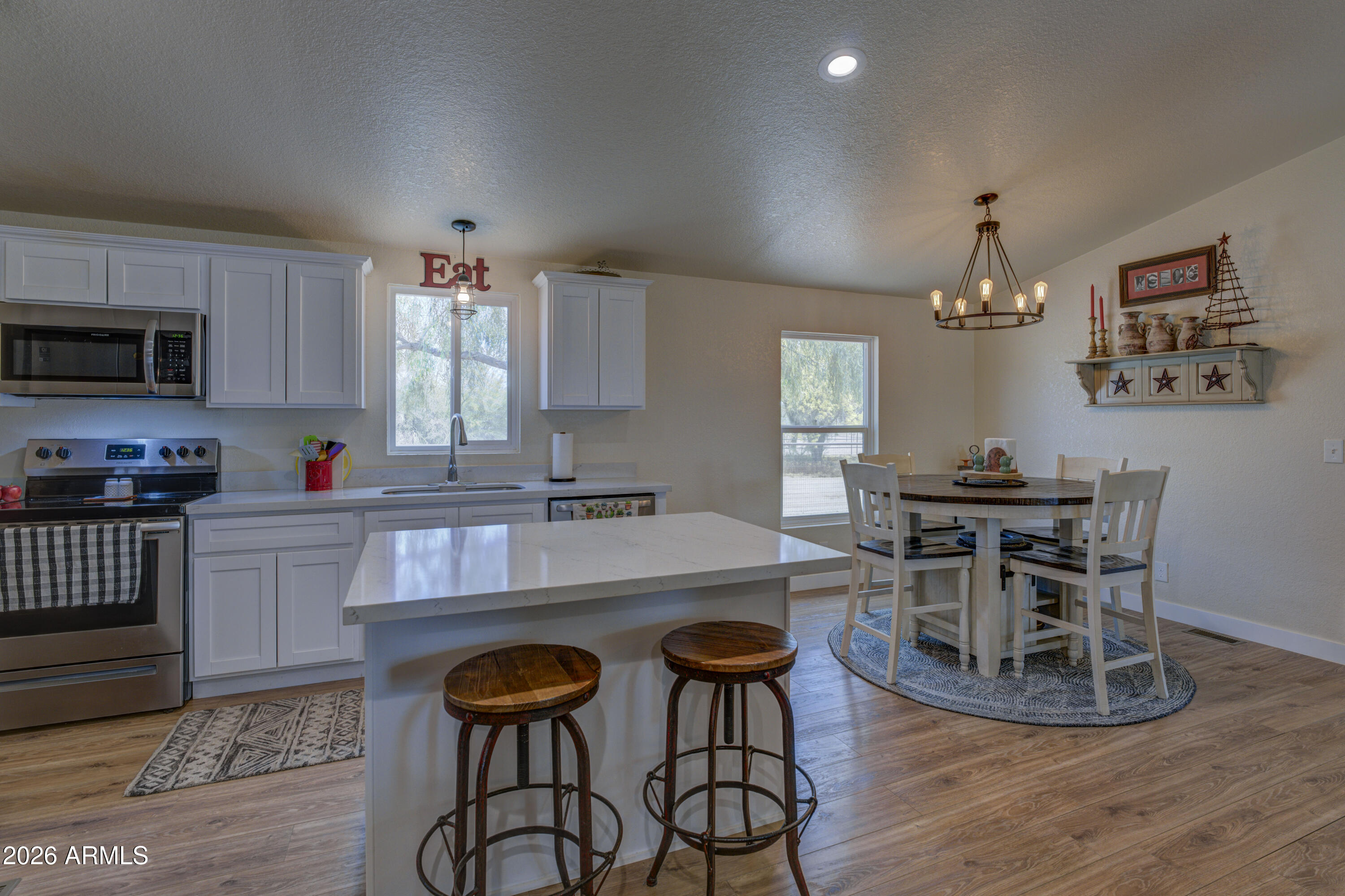 Ag zoned Horse Ranch for ropers. - Residential