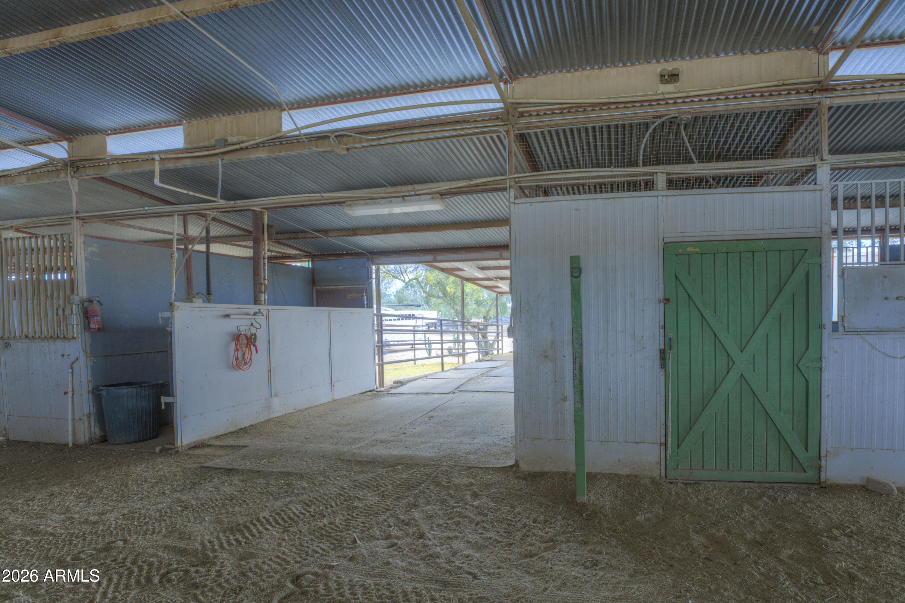 Ag zoned Horse Ranch for ropers. - Residential