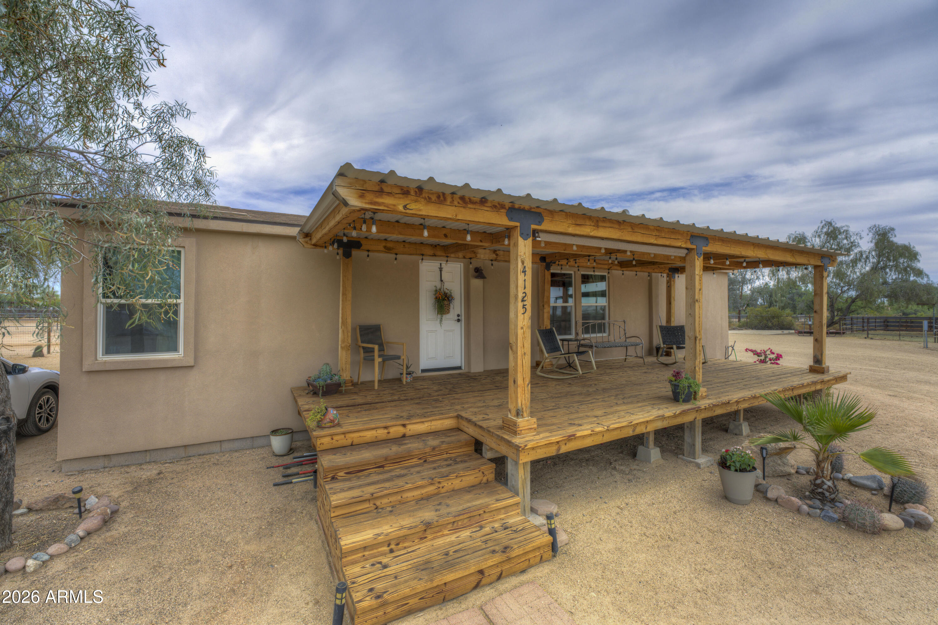 Ag zoned Horse Ranch for ropers. - Residential