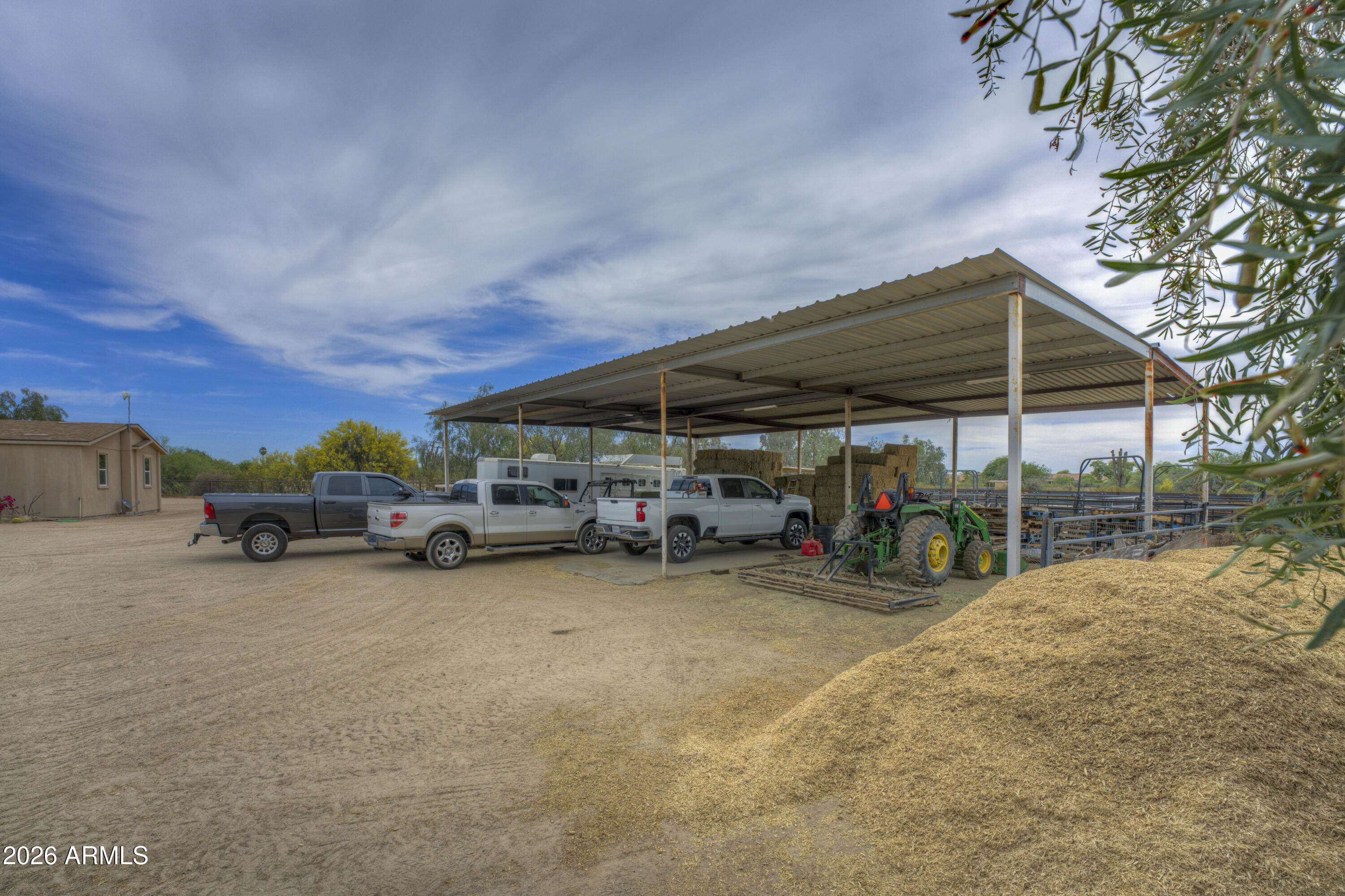 Ag zoned Horse Ranch for ropers. - Residential
