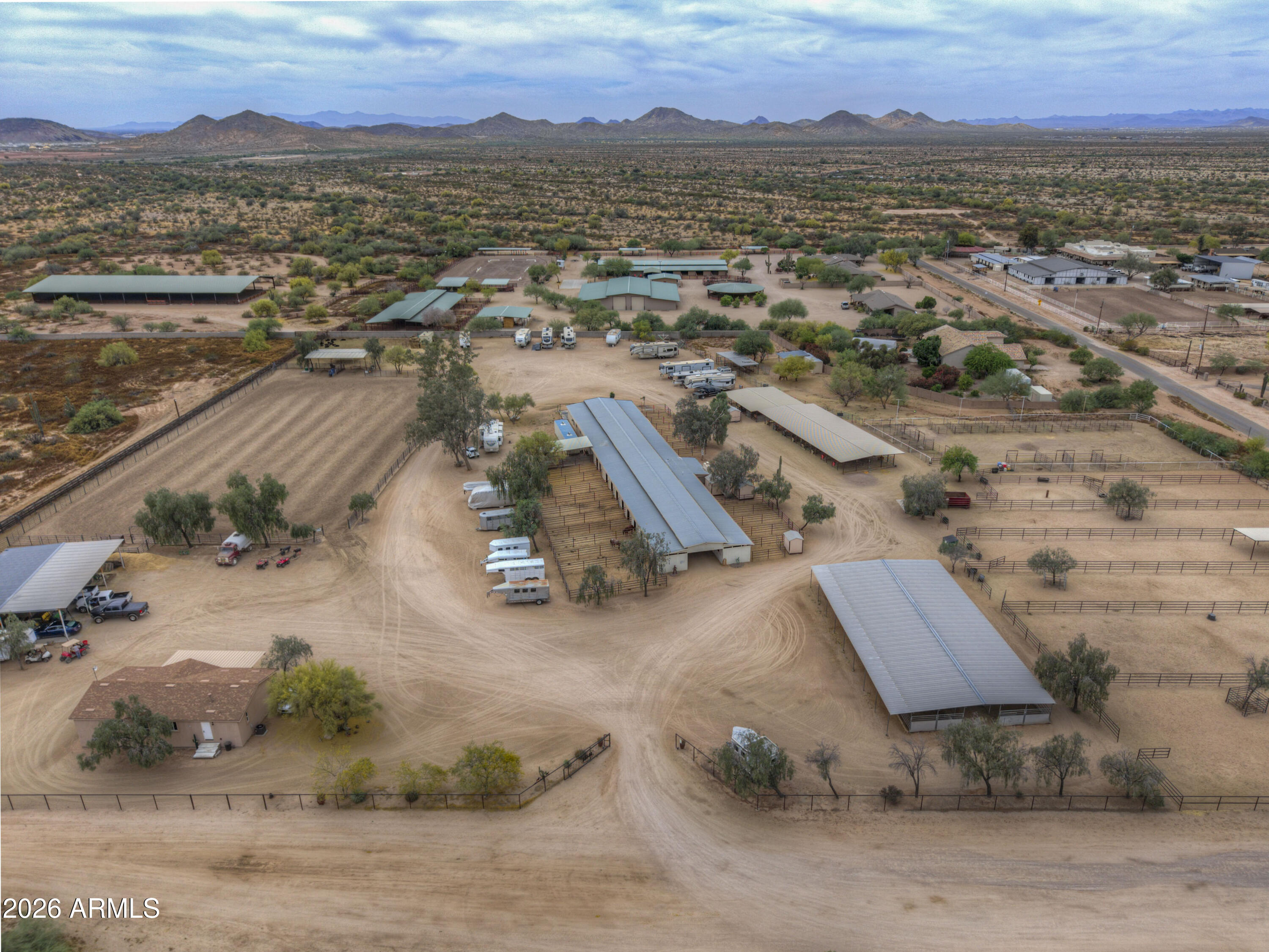 Ag zoned Horse Ranch for ropers. - Residential