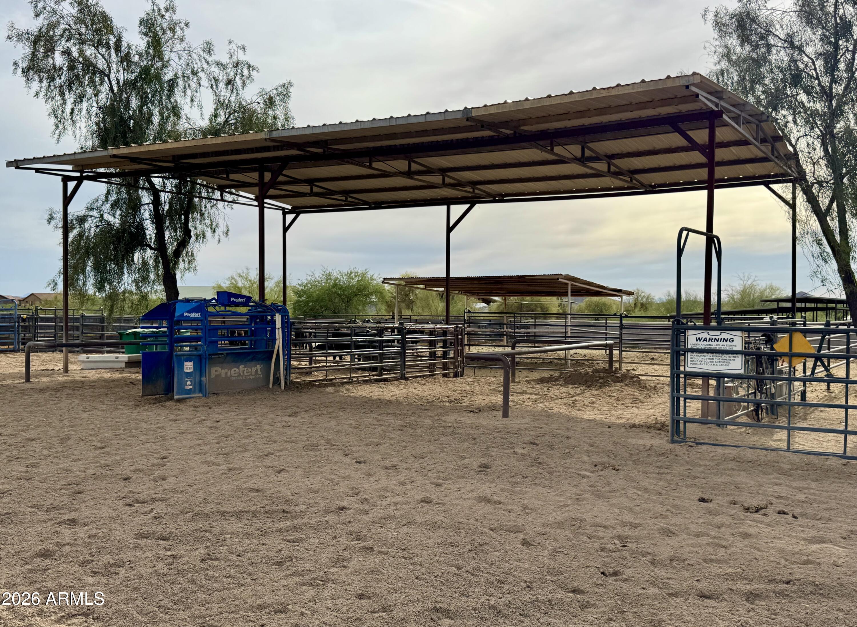 Ag zoned Horse Ranch for ropers. - Residential