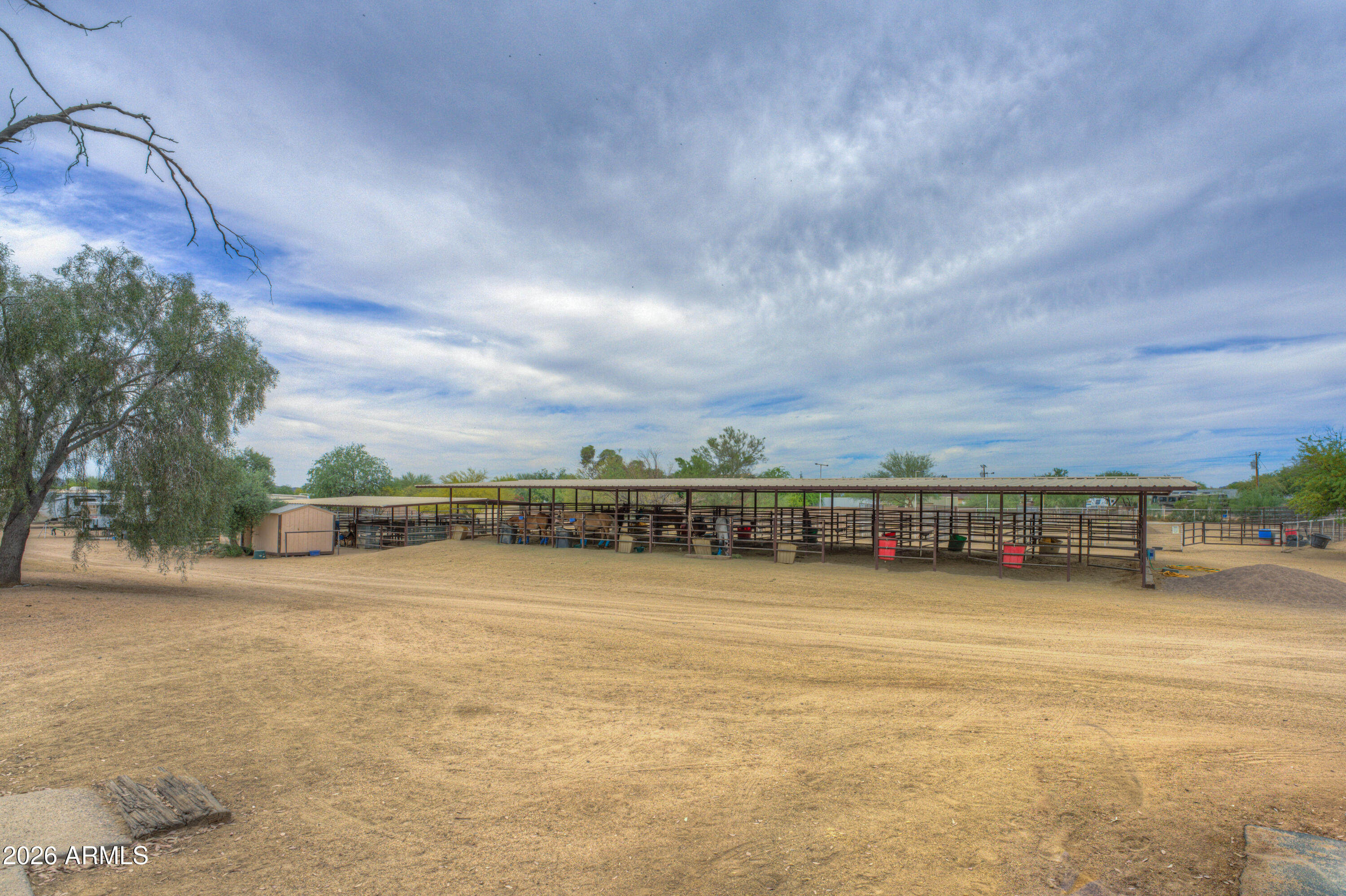 Ag zoned Horse Ranch for ropers. - Residential
