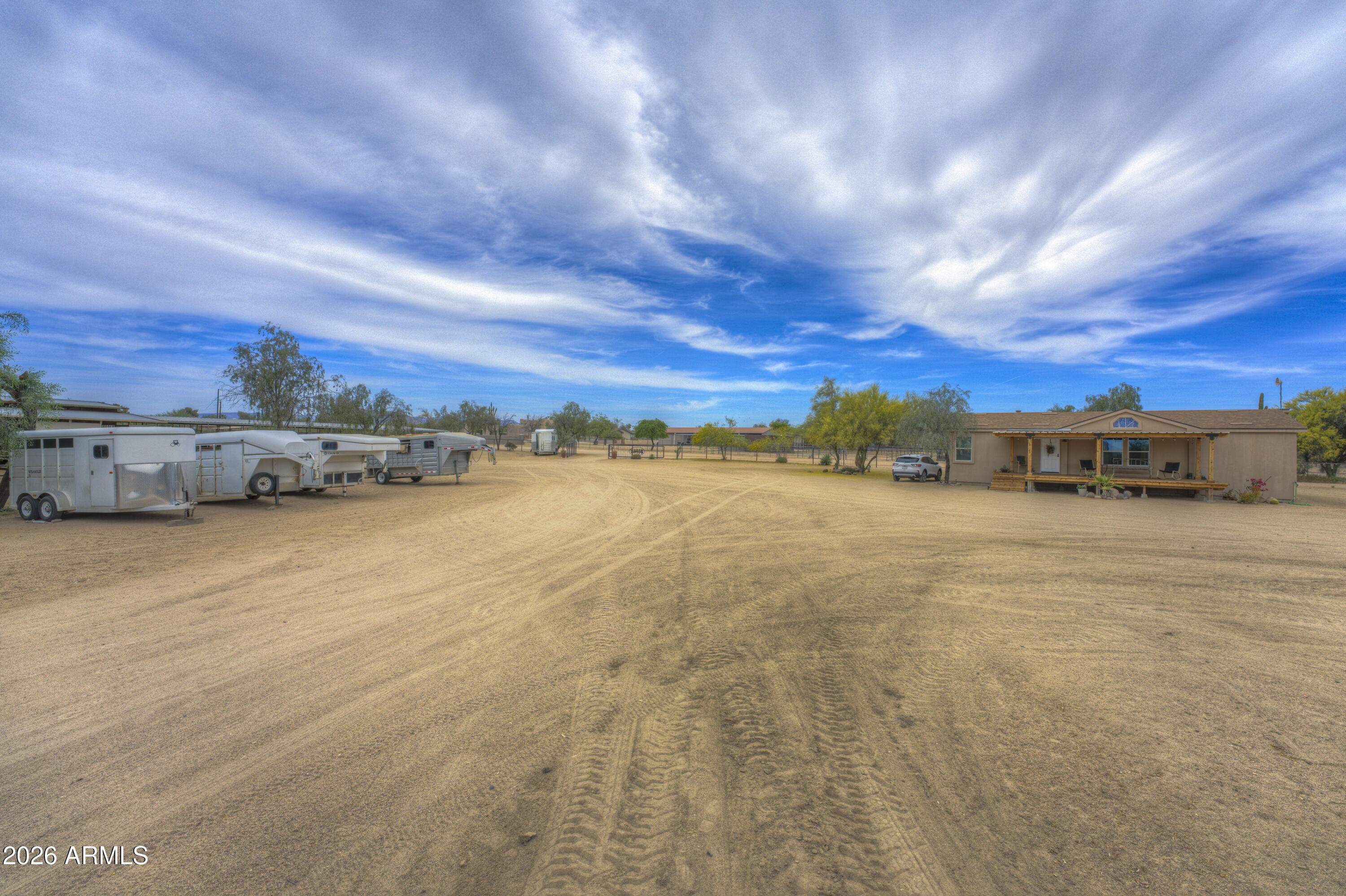 Ag zoned Horse Ranch for ropers. - Residential