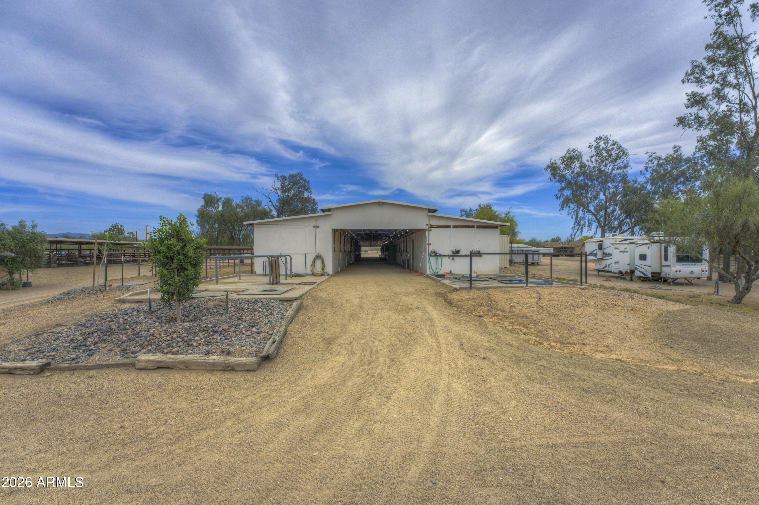 Ag zoned Horse Ranch for ropers. - Residential