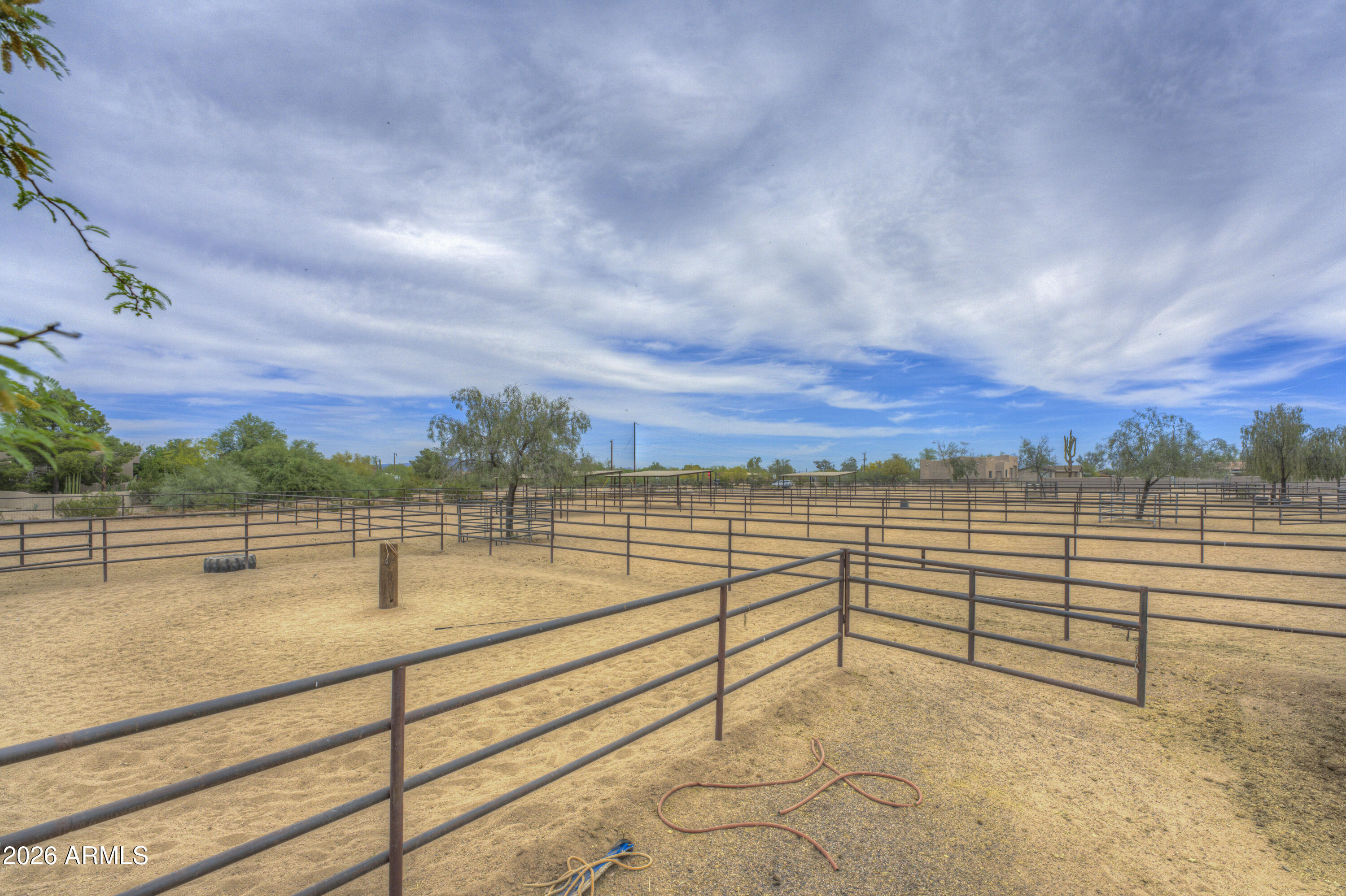 Ag zoned Horse Ranch for ropers. - Residential