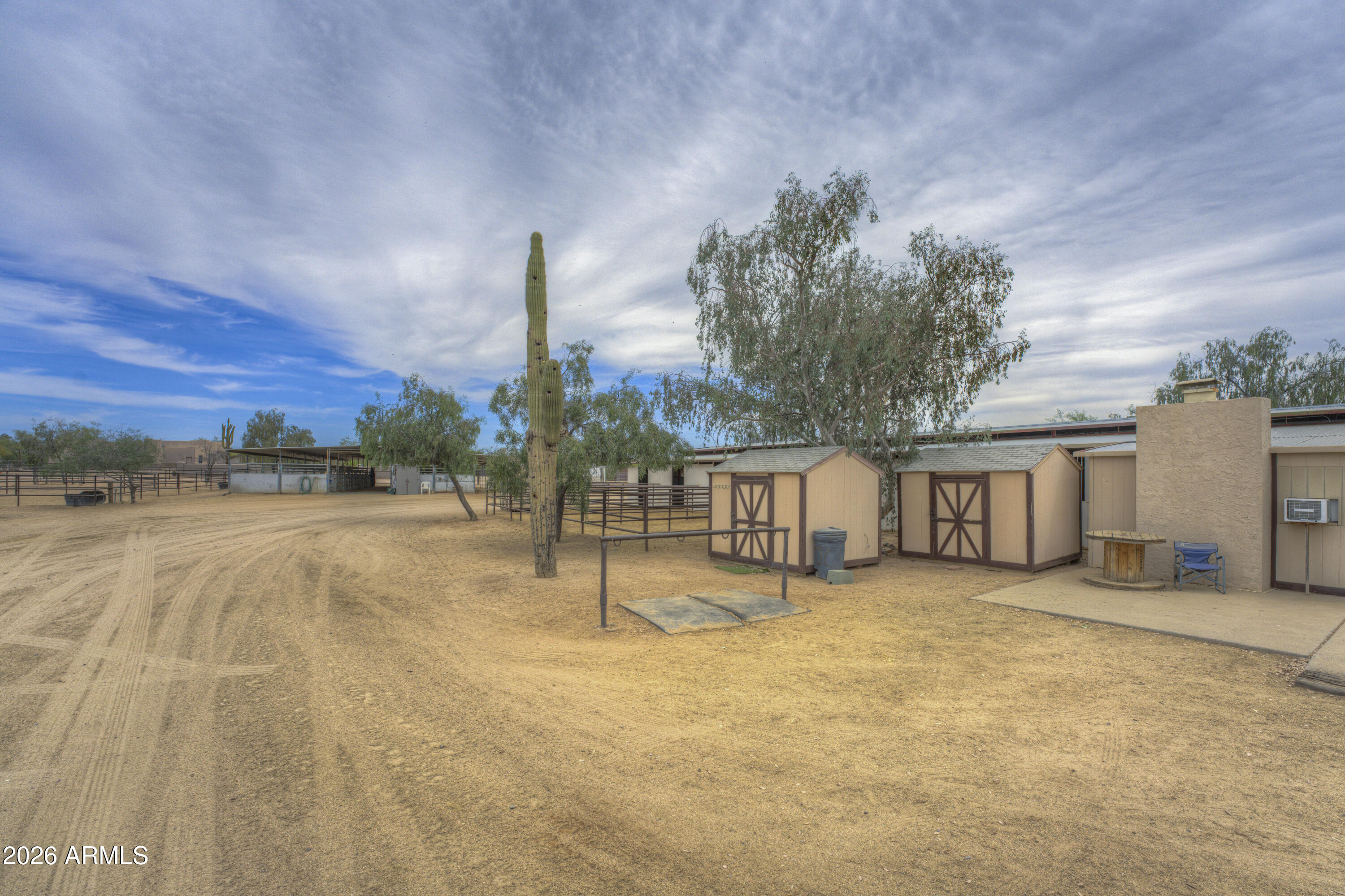 Ag zoned Horse Ranch for ropers. - Residential