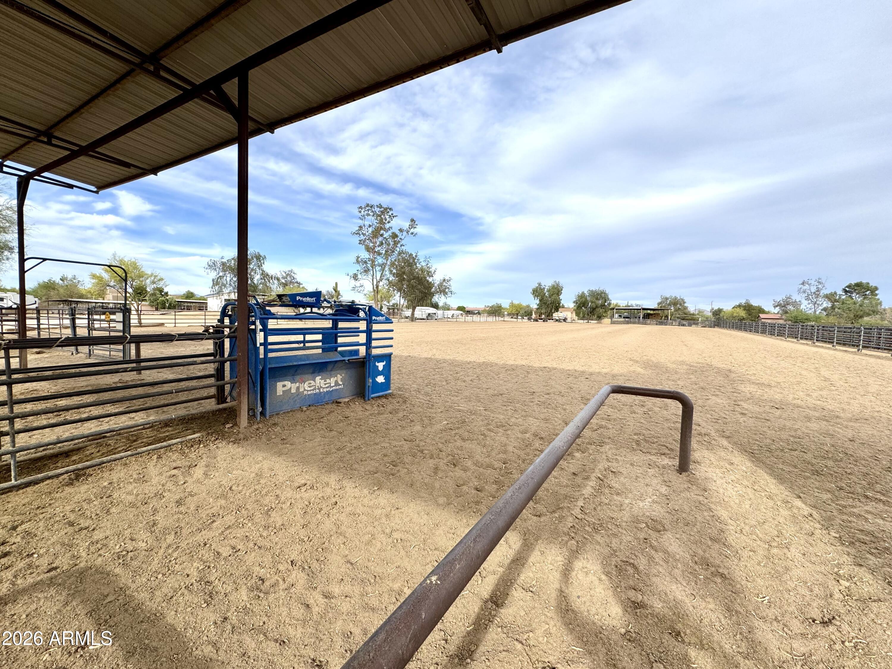 Ag zoned Horse Ranch for ropers. - Residential
