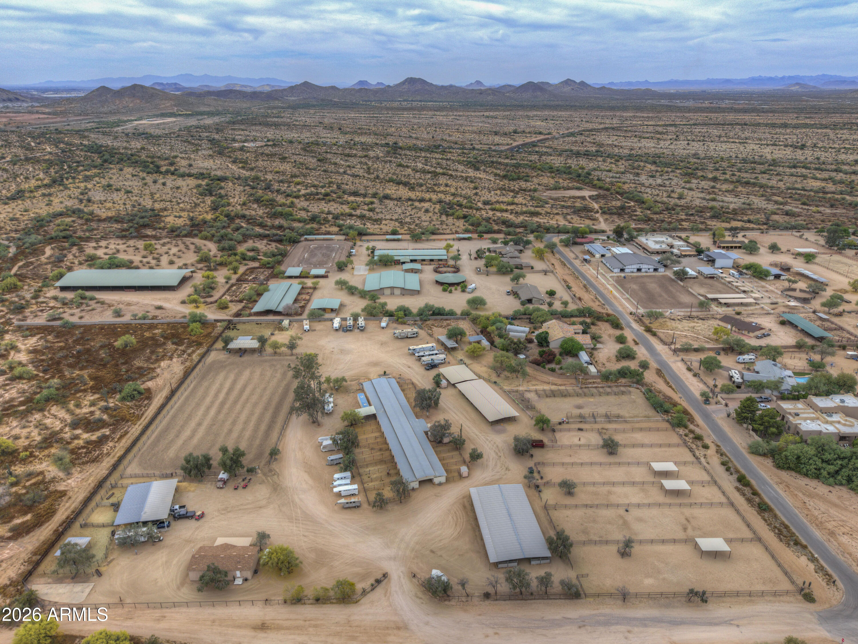 Ag zoned Horse Ranch for ropers. - Residential