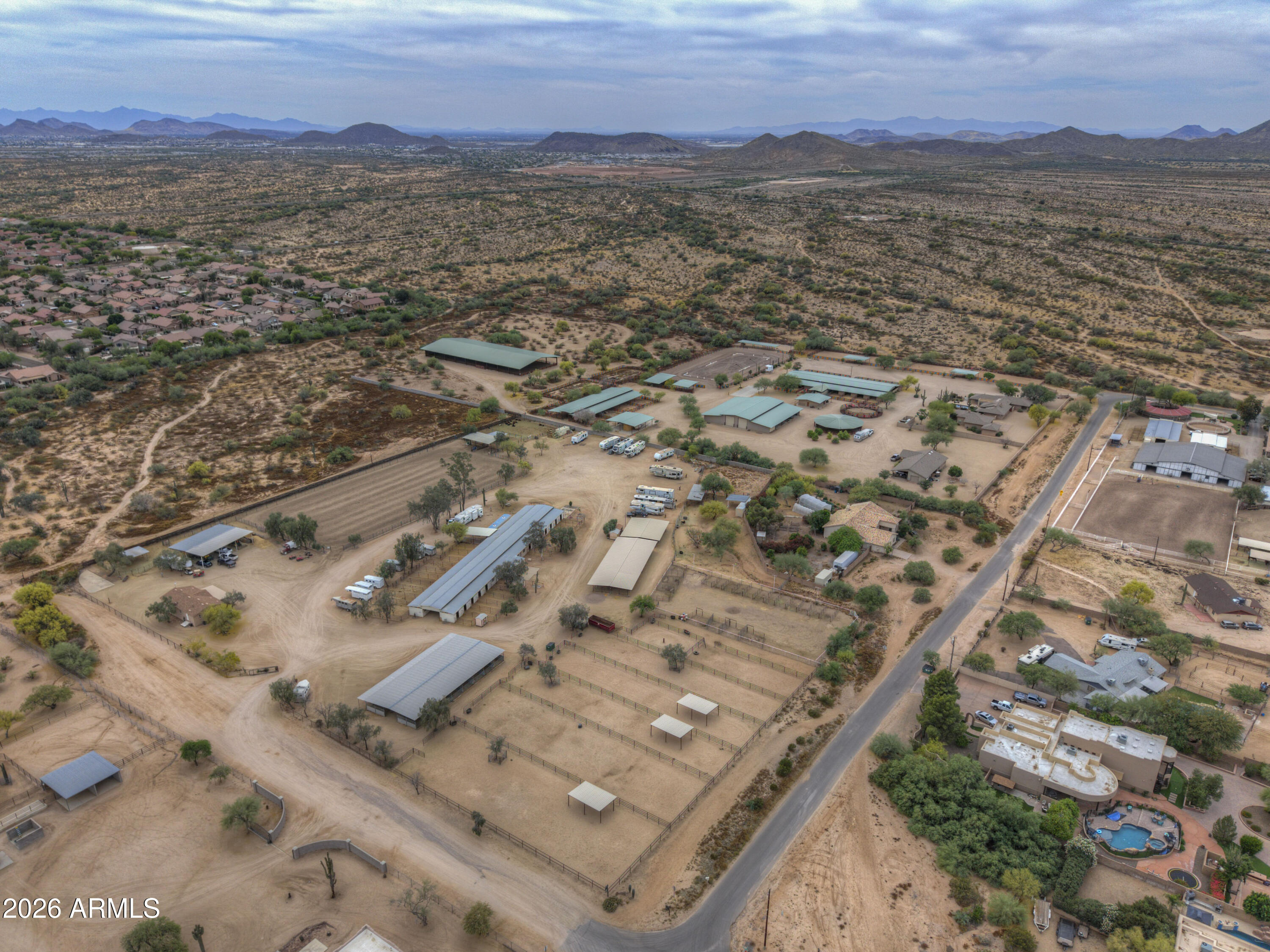 Ag zoned Horse Ranch for ropers. - Residential
