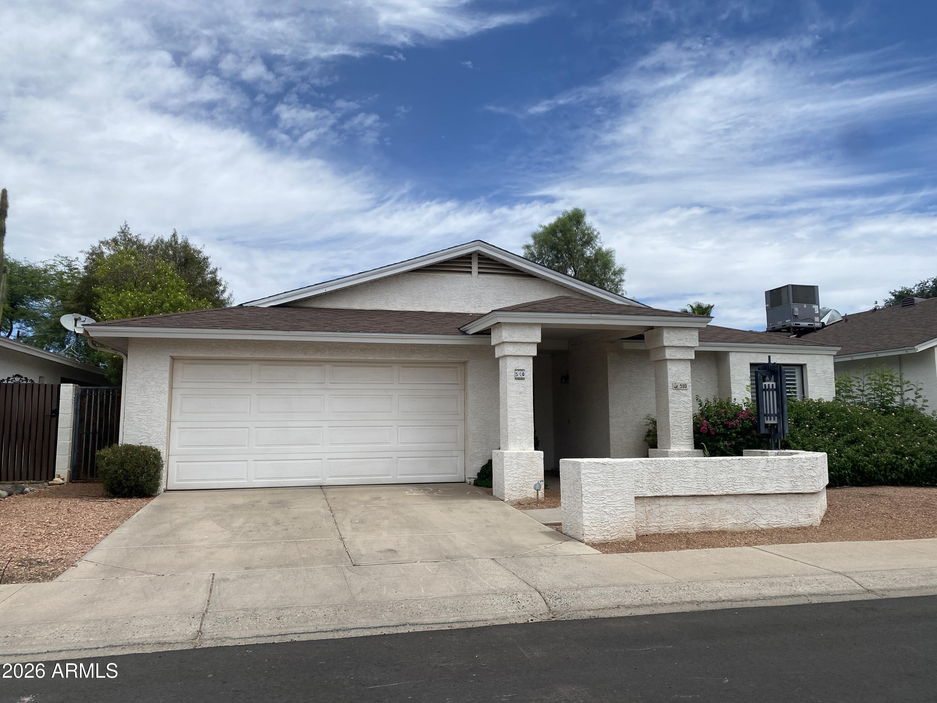 CHARMING NORTH PHOENIX 3BD, 2BA IN THE TURTLE CREEK SUBDIVISION,85023. SPACIOUS FLOOR PLAN, NICE SIZED ROOMS, CUSTOM 2 TONED PAINT, LAMINATE FLOORING. UPDATED KITCHEN FEATURES STAINLESS APPLIANCES. ADDITIONAL OFFICE NICHE NEAR MASTER. LARGE EASY CARE BACKYARD, PATIO. CLOSE TO LOOP 101. MINUTES FROM SHOPS, RESTAURANTS. OWNER PREFERS NO PETS. $200 OF SECURITY DEPOSIT IS NON REFUNDABLE.
