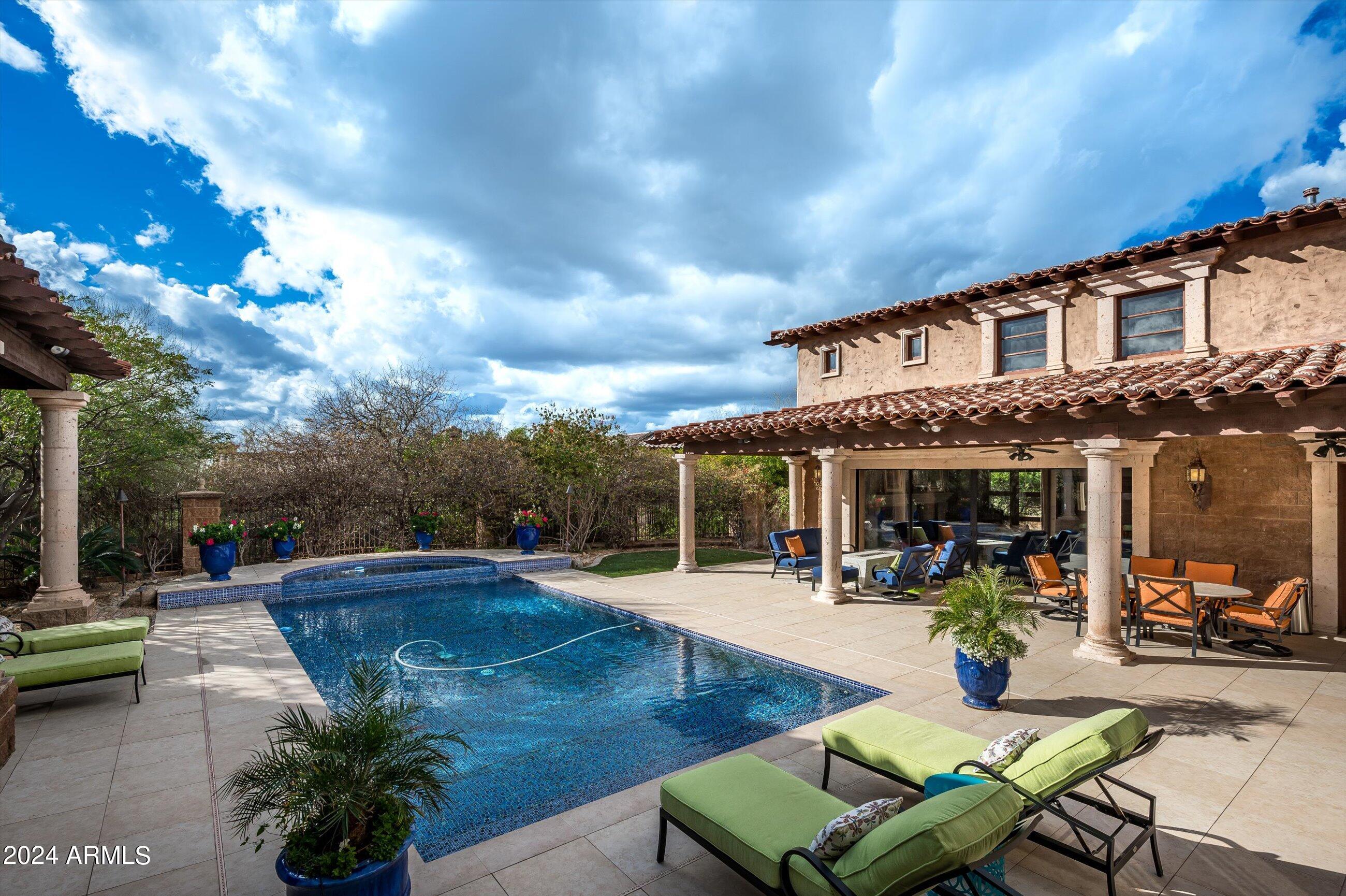ESTANCIA - Residential