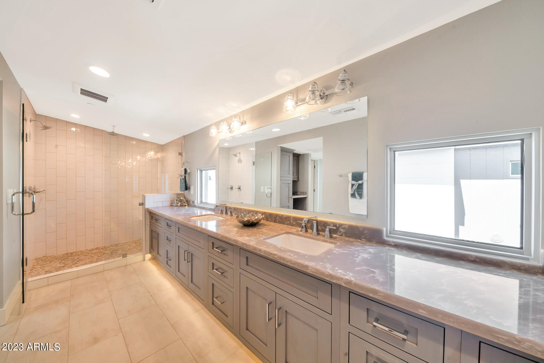 LUXE ON 40TH - Residential Income