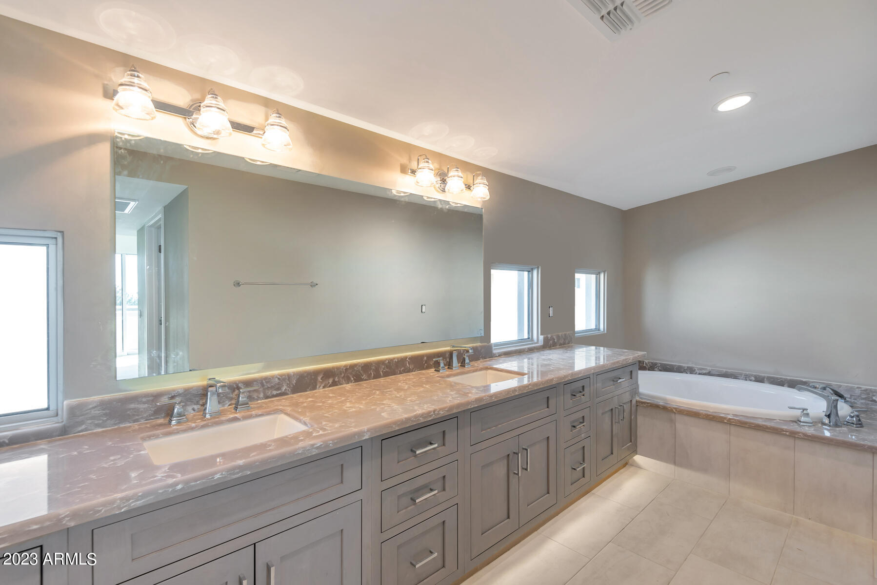 LUXE ON 40TH - Residential Income