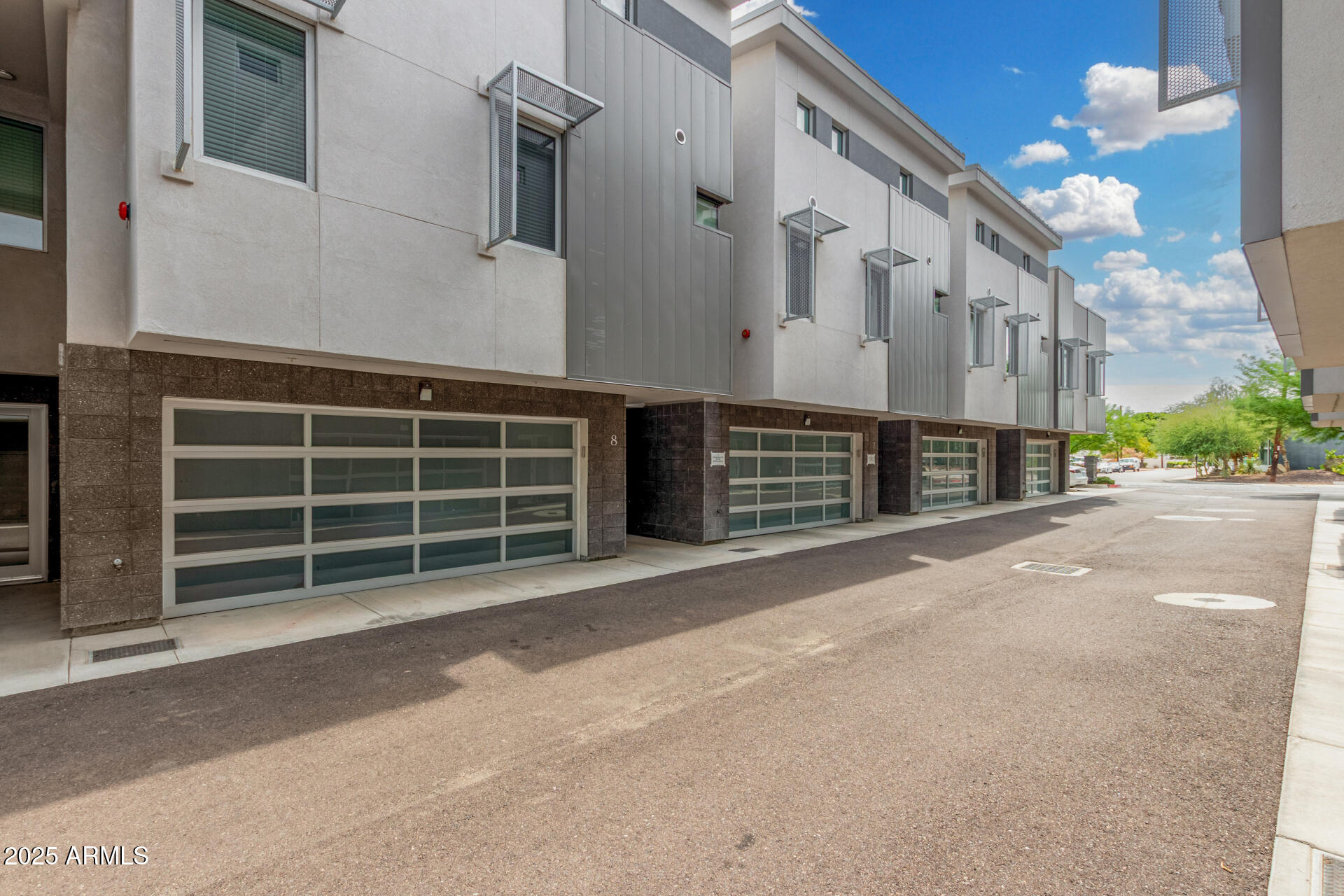LUXE ON 40TH - Residential Income