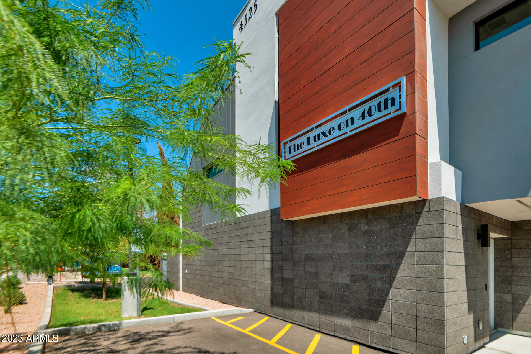 LUXE ON 40TH - Residential Income