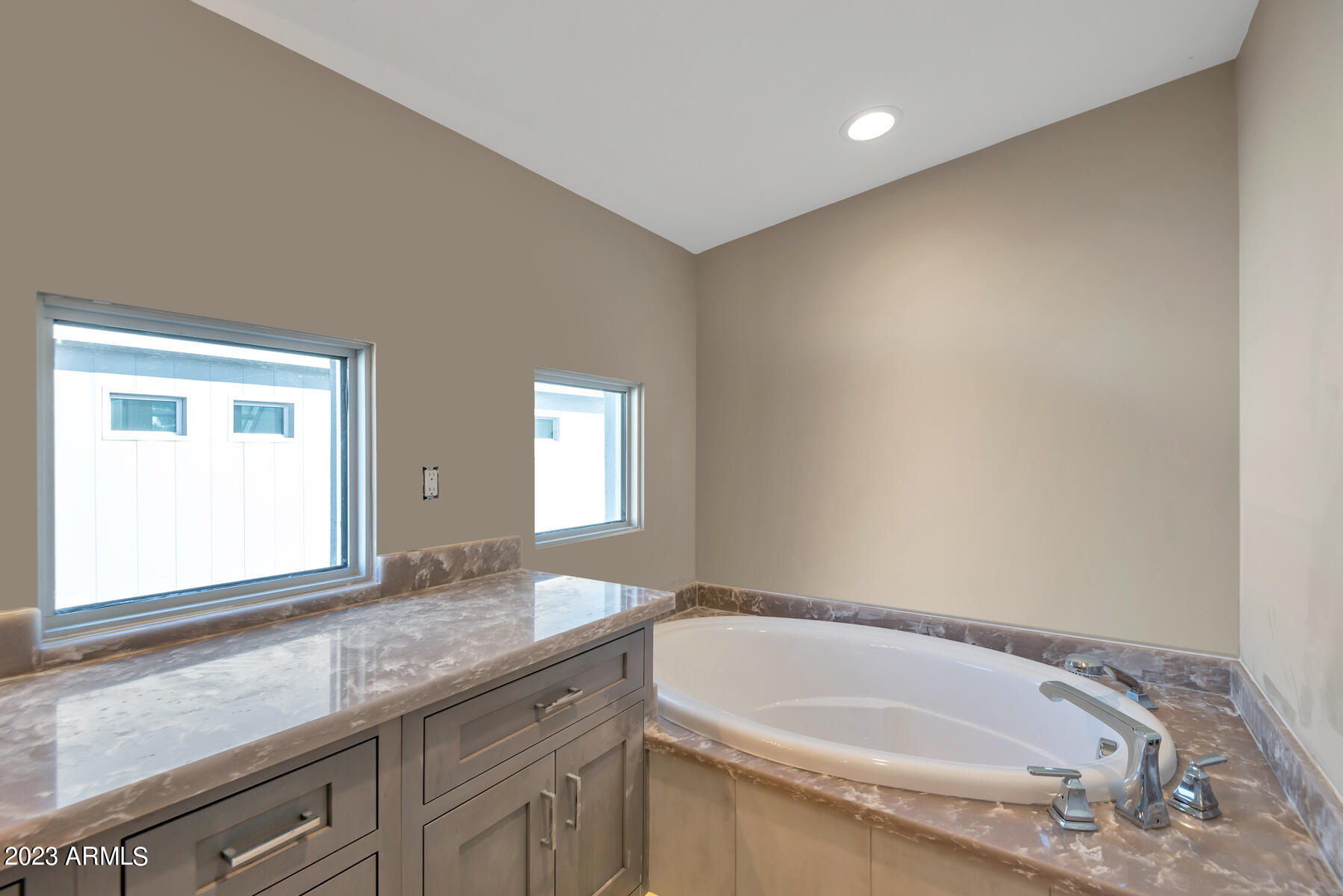 LUXE ON 40TH - Residential Income