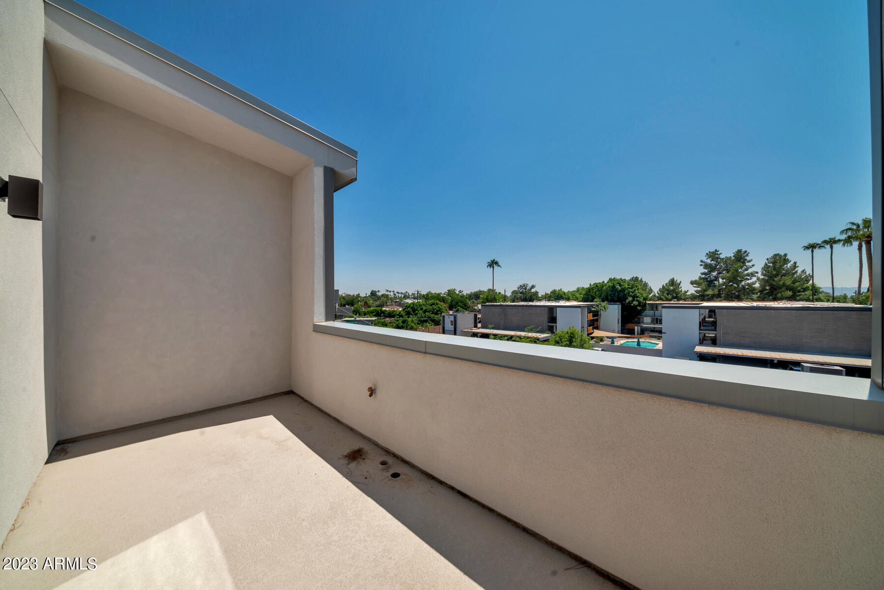 LUXE ON 40TH - Residential Income