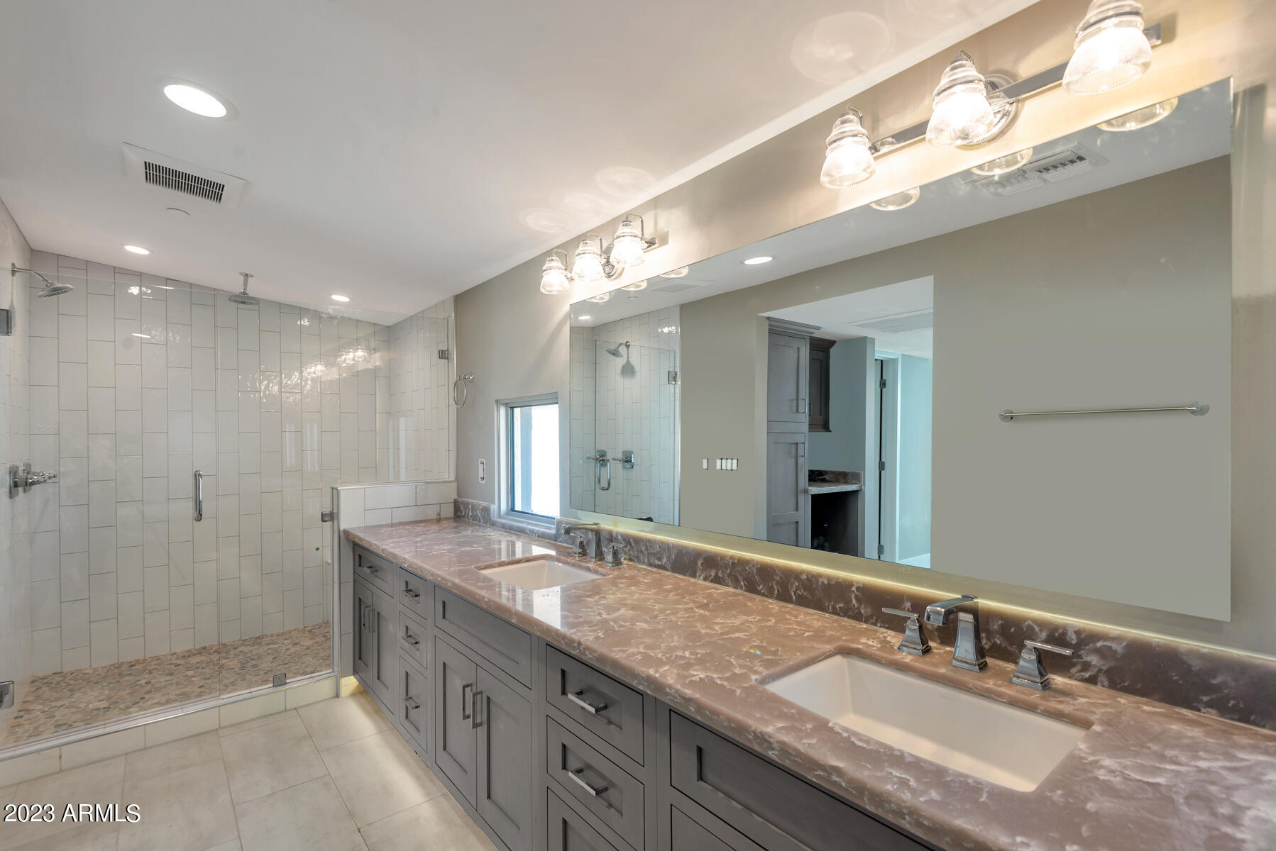 LUXE ON 40TH - Residential Income
