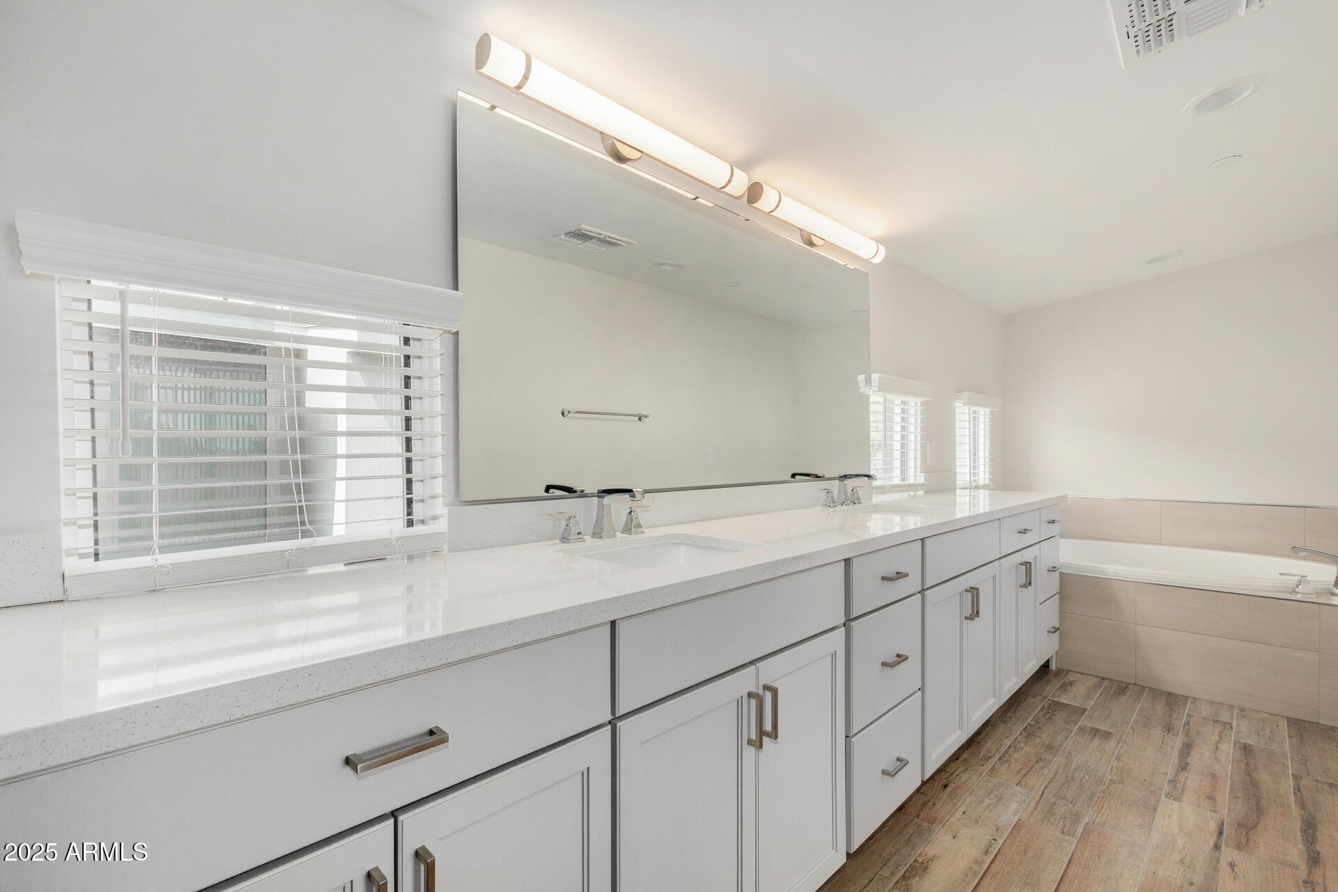 LUXE ON 40TH - Residential Income