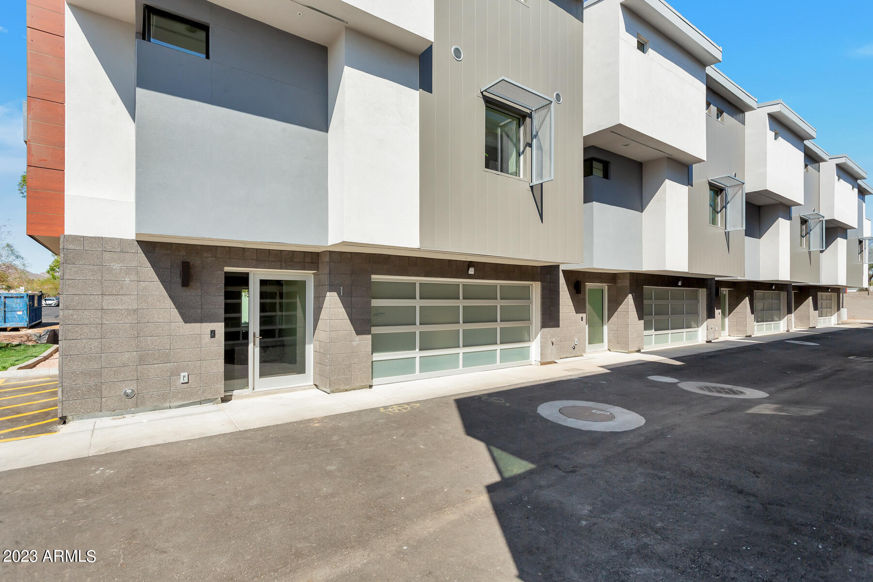 LUXE ON 40TH - Residential Income