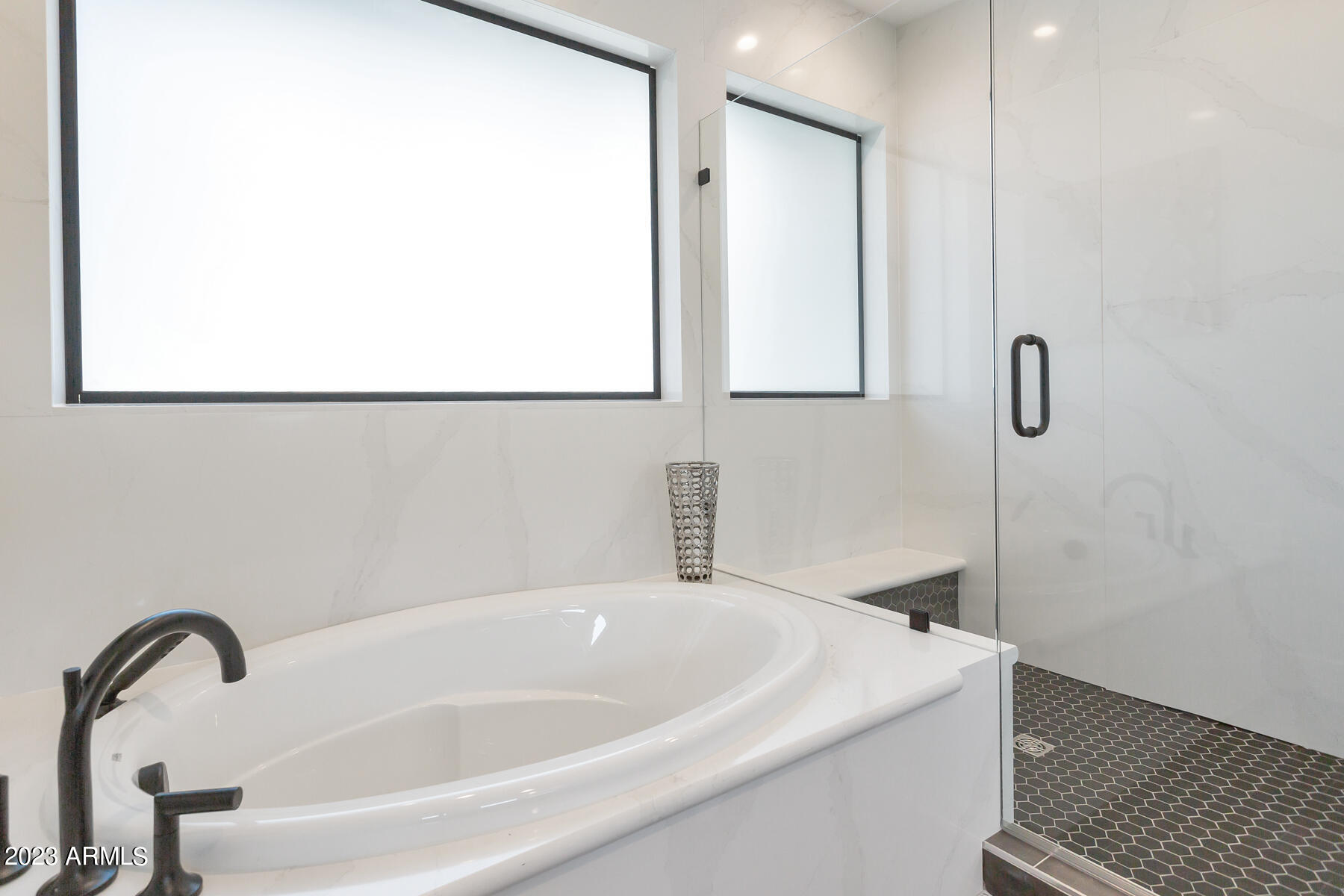 LUXE ON 40TH - Residential Income