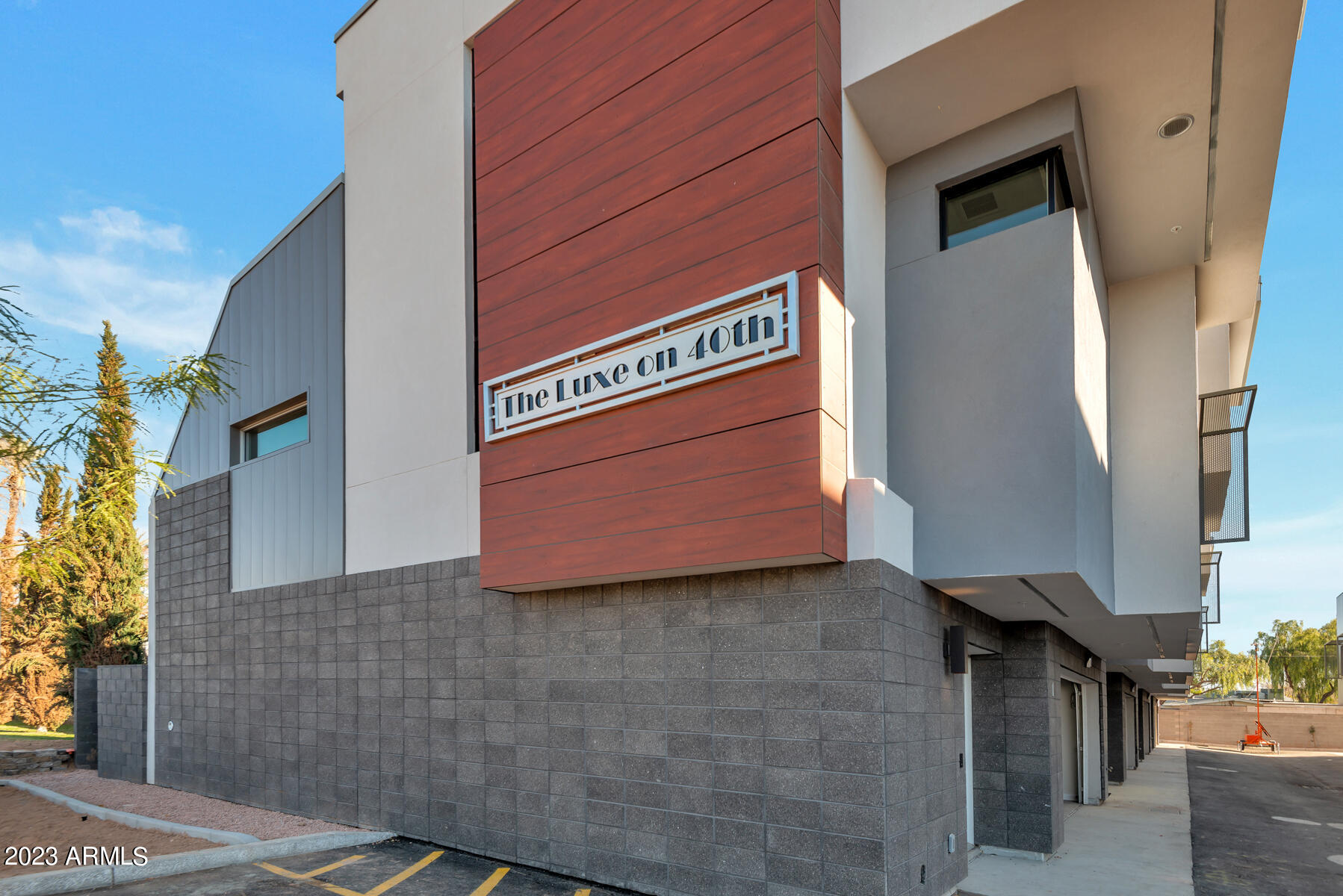 LUXE ON 40TH - Residential Income