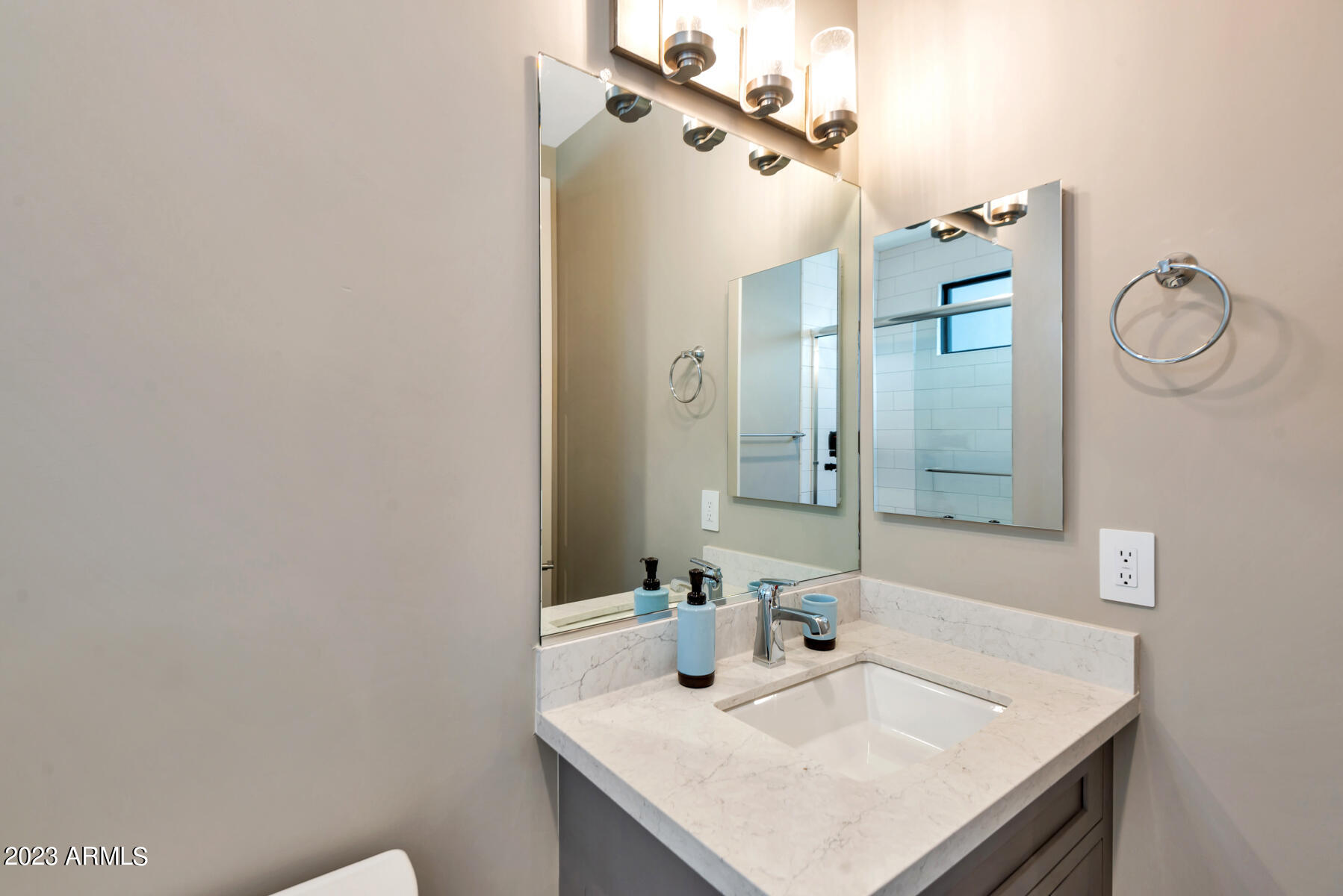 LUXE ON 40TH - Residential Income