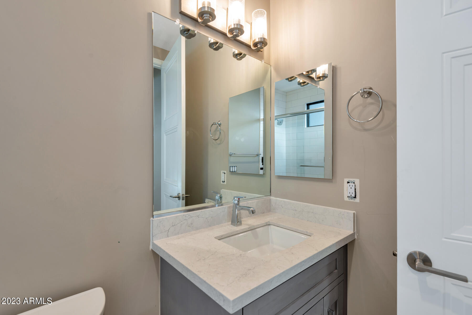 LUXE ON 40TH - Residential Income