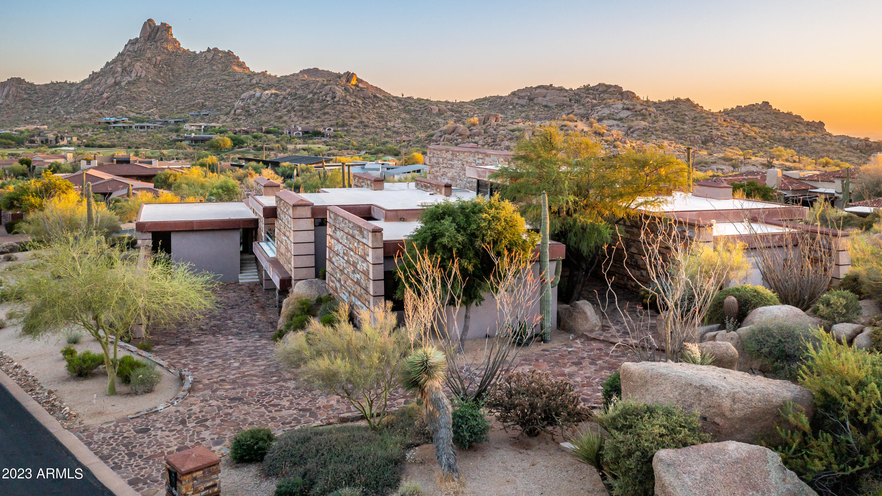 ESTANCIA - Residential