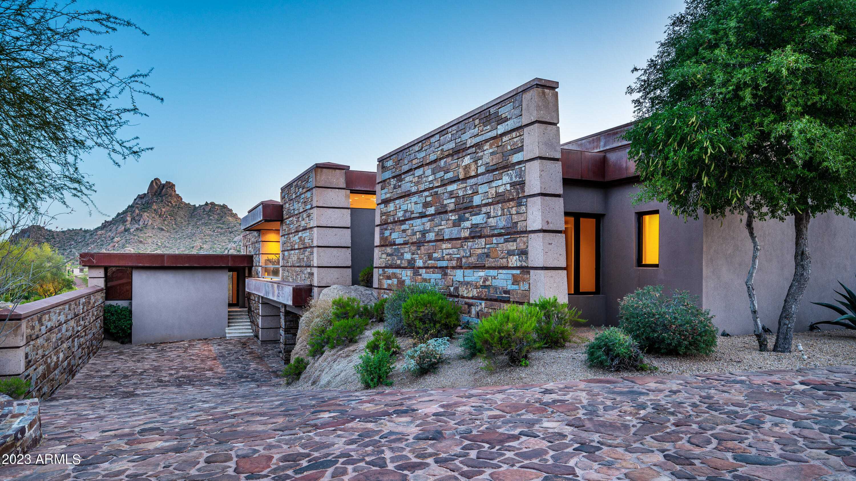ESTANCIA - Residential