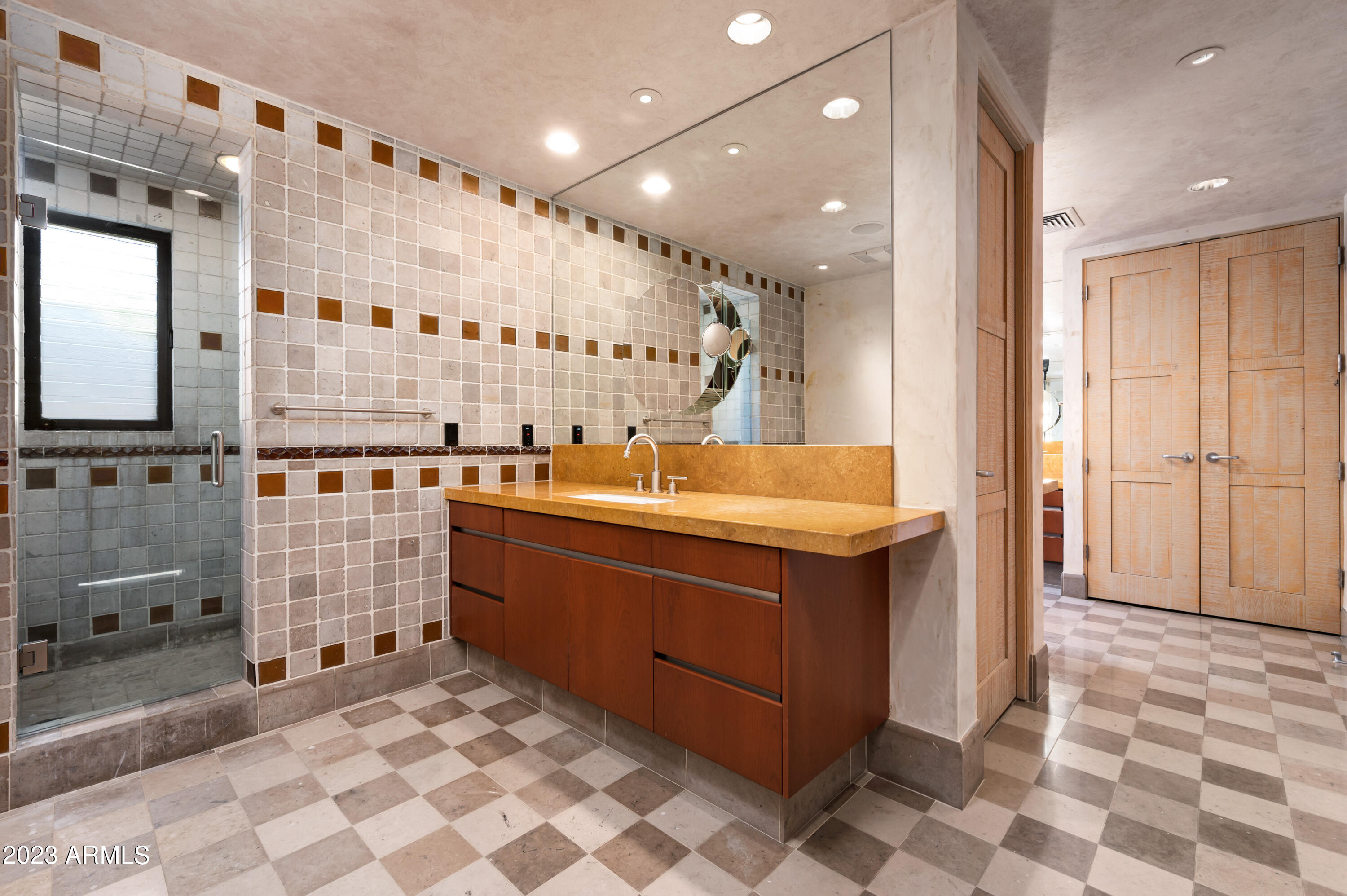 ESTANCIA - Residential