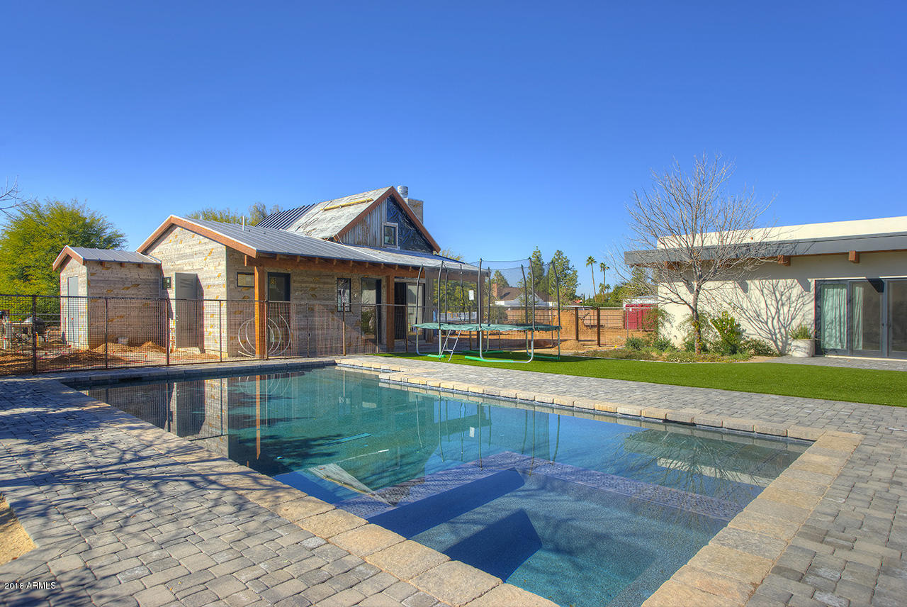 PARADISE VALLEY FARMS - Residential