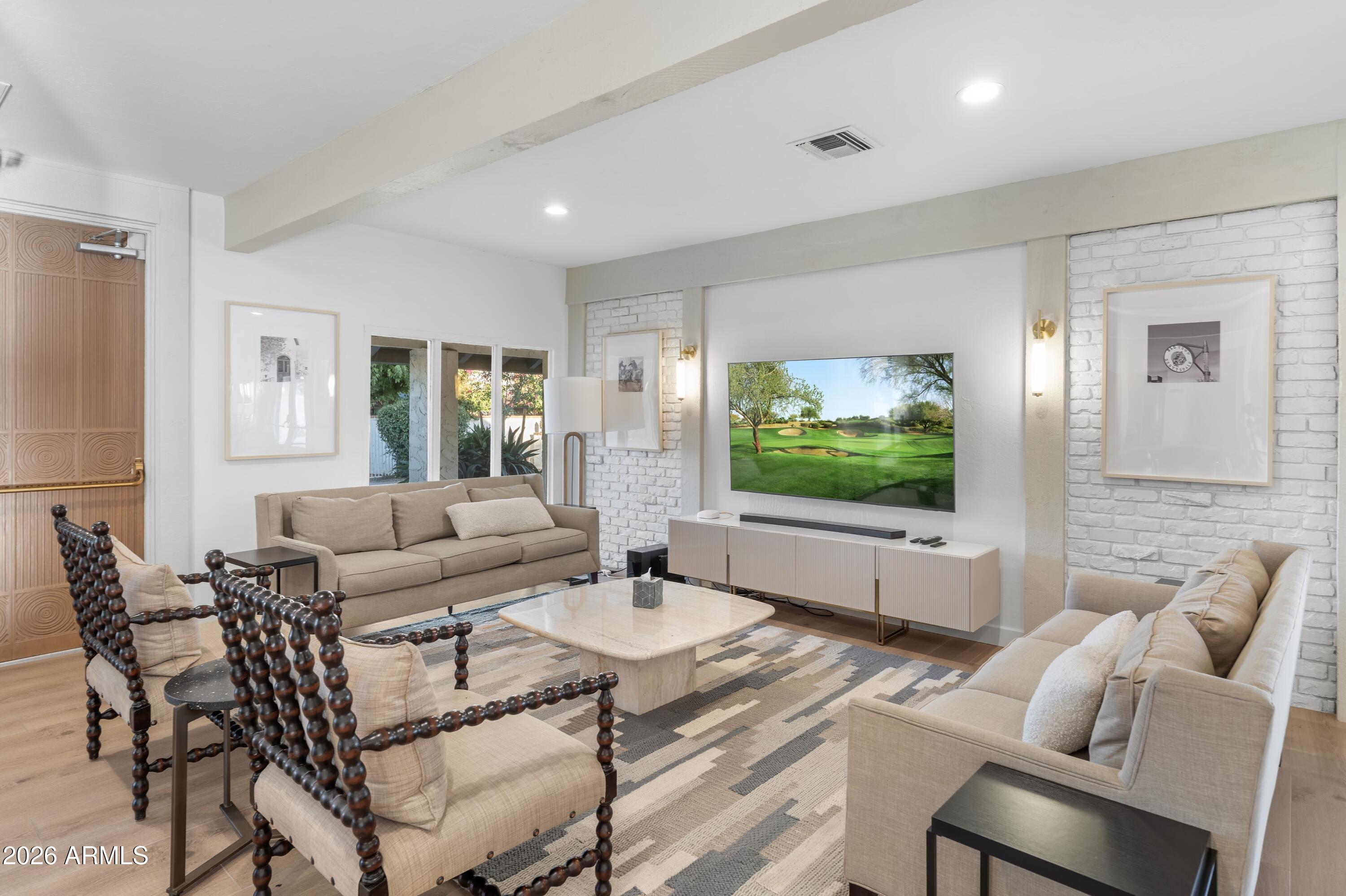 Villa Del Oro - Residential