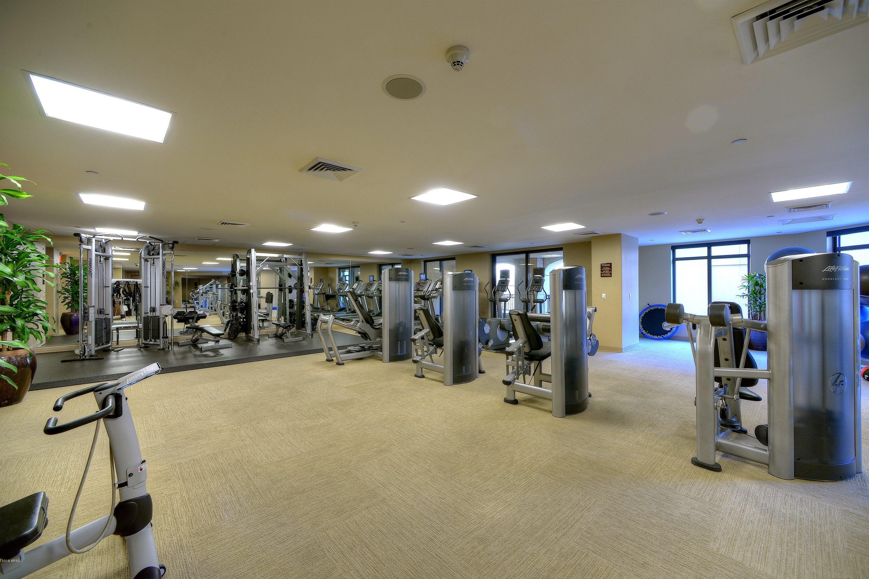 SCOTTSDALE WATERFRONT RESIDENCES - Residential