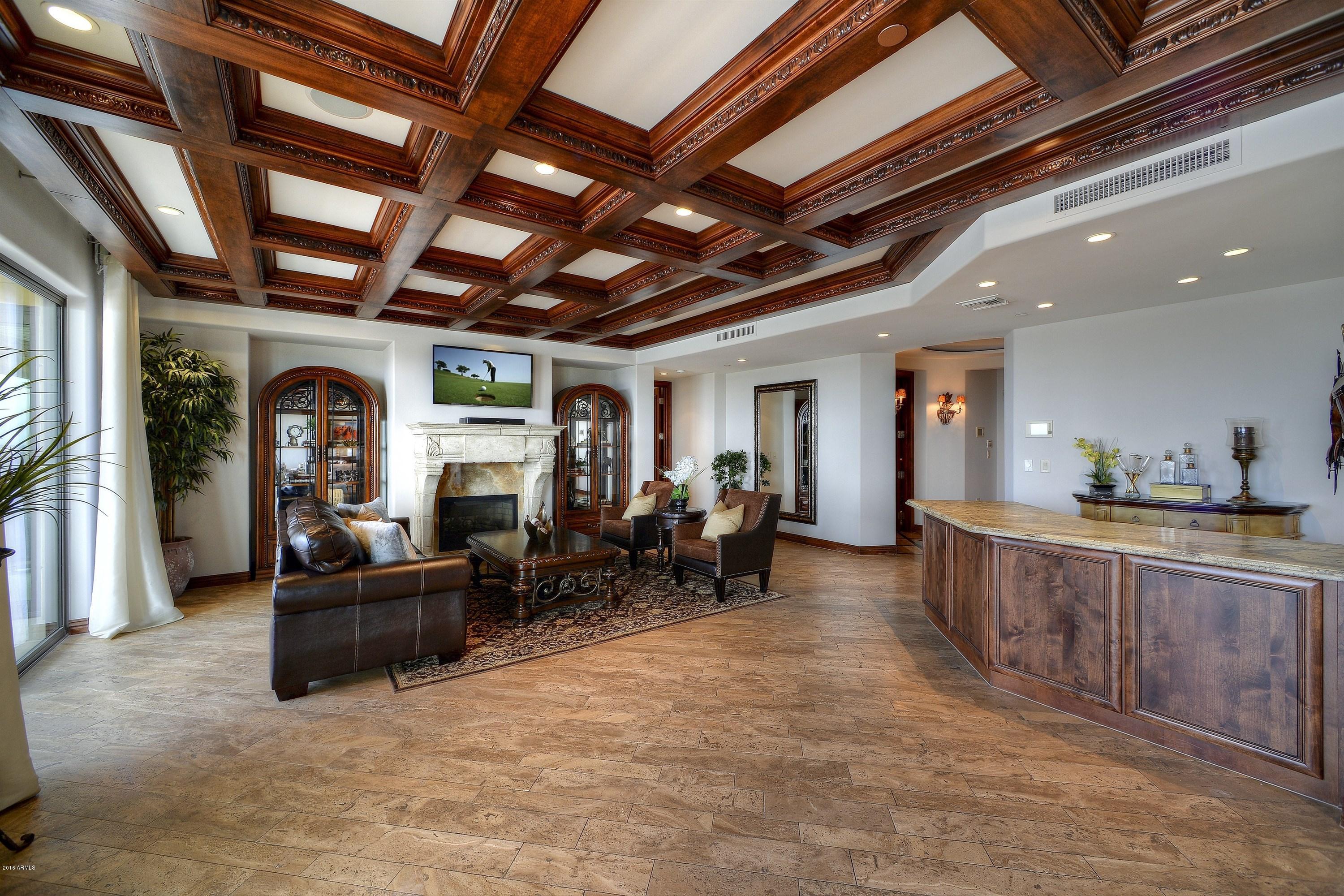SCOTTSDALE WATERFRONT RESIDENCES - Residential